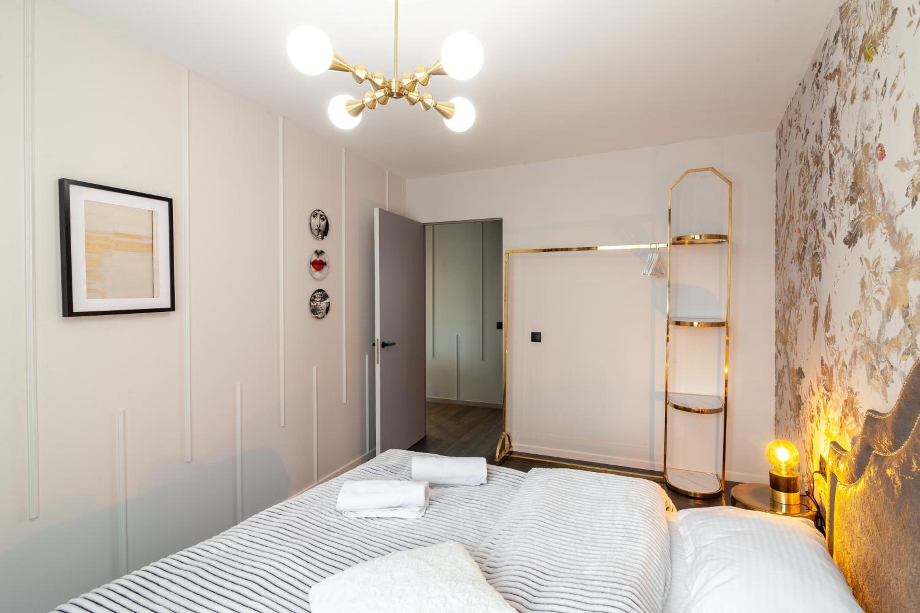 LEOGRAND Apartments on Svobody avenue view 4