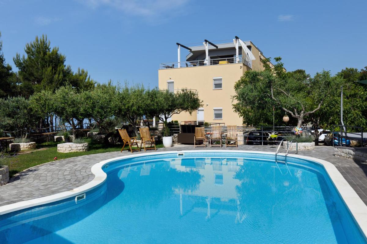 Nice Beach Apartments in Stobrec