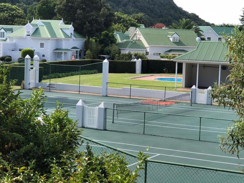 11 Mustique, Riverclub