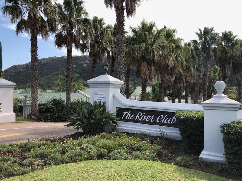 11 Mustique, Riverclub
