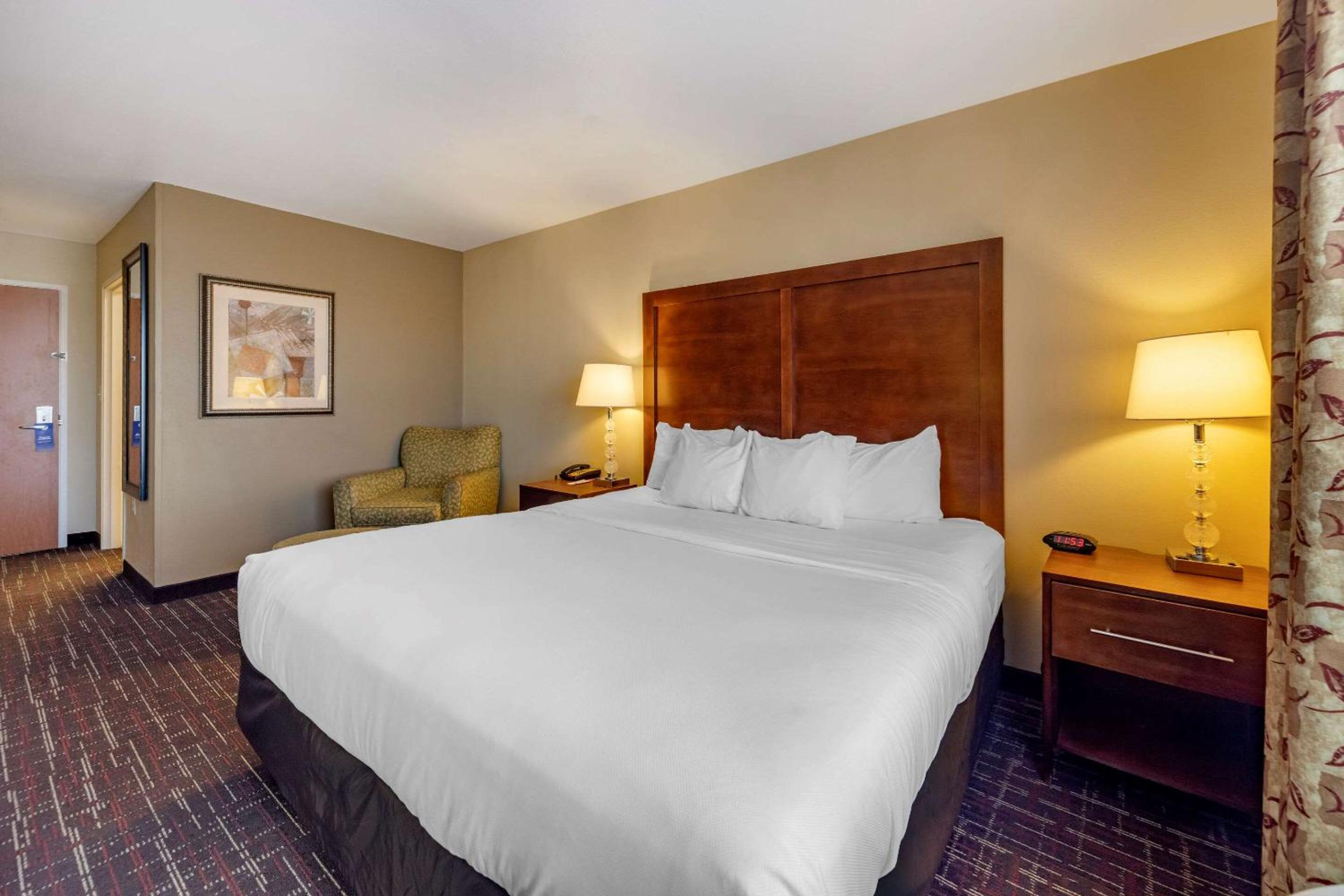 Spark by Hilton Shawnee view 5