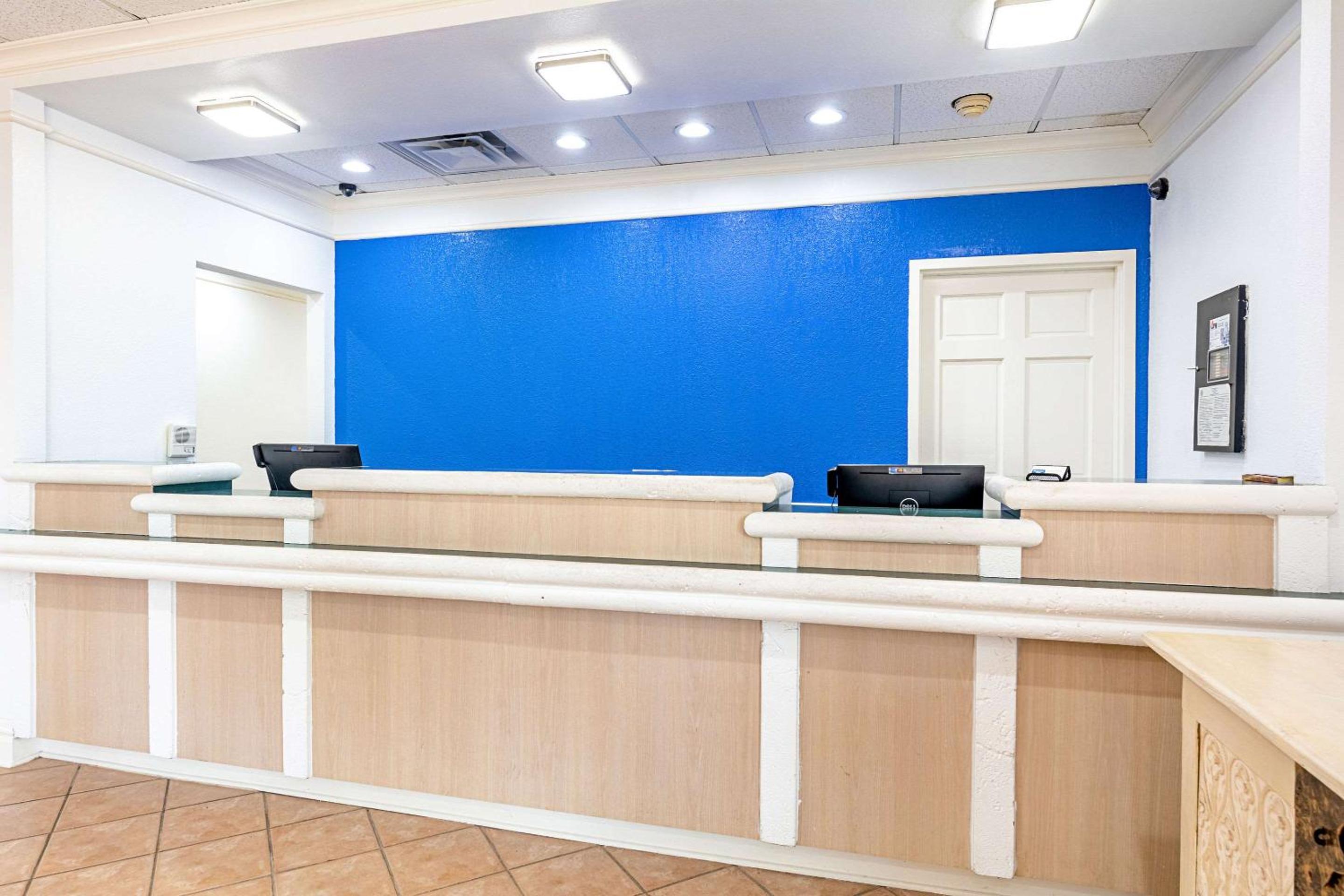 Huntsville Vacations - Rodeway Inn - Property Image 11