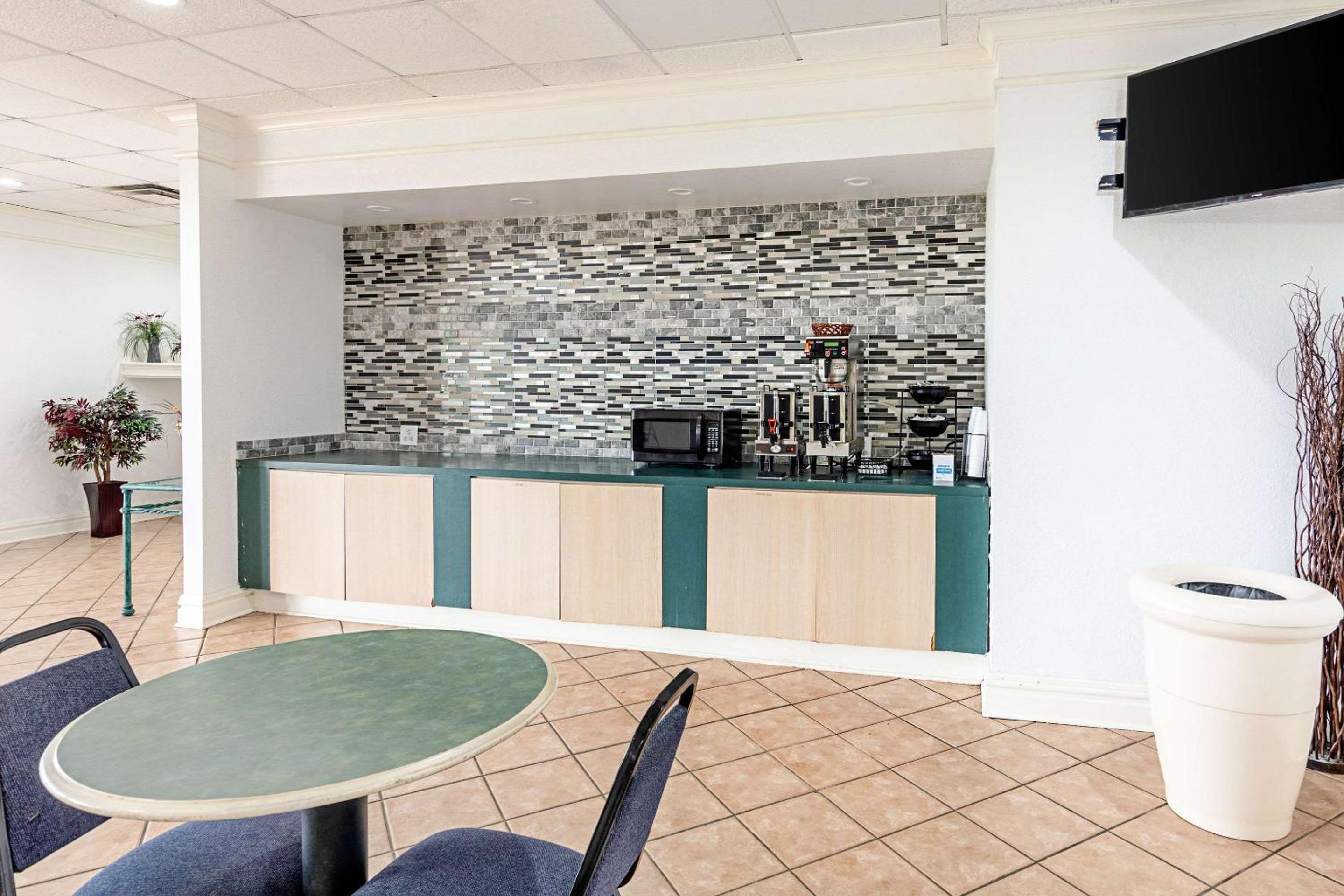 Rodeway Inn, Photo 10