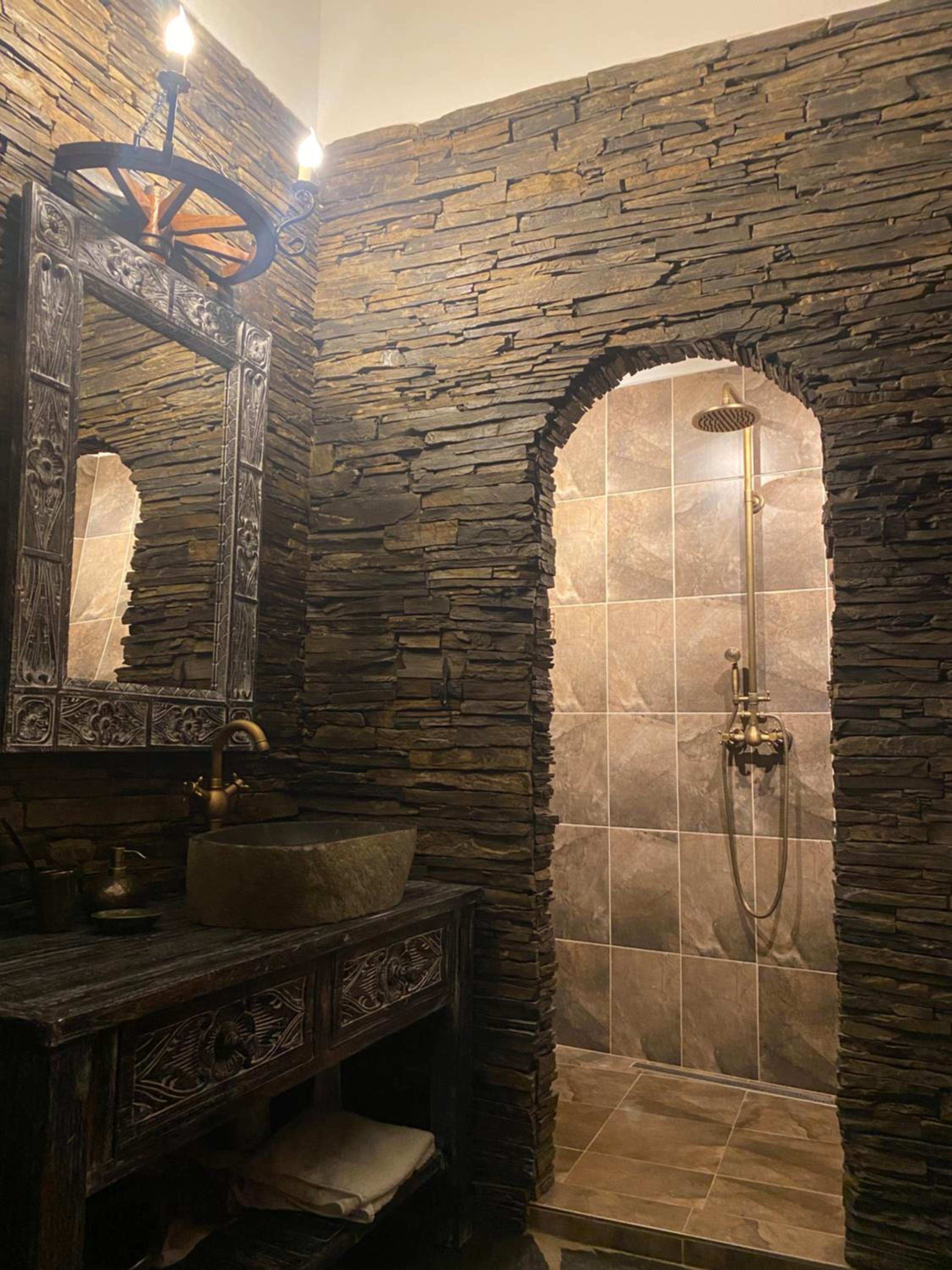 Superb Medieval Apartment view 4