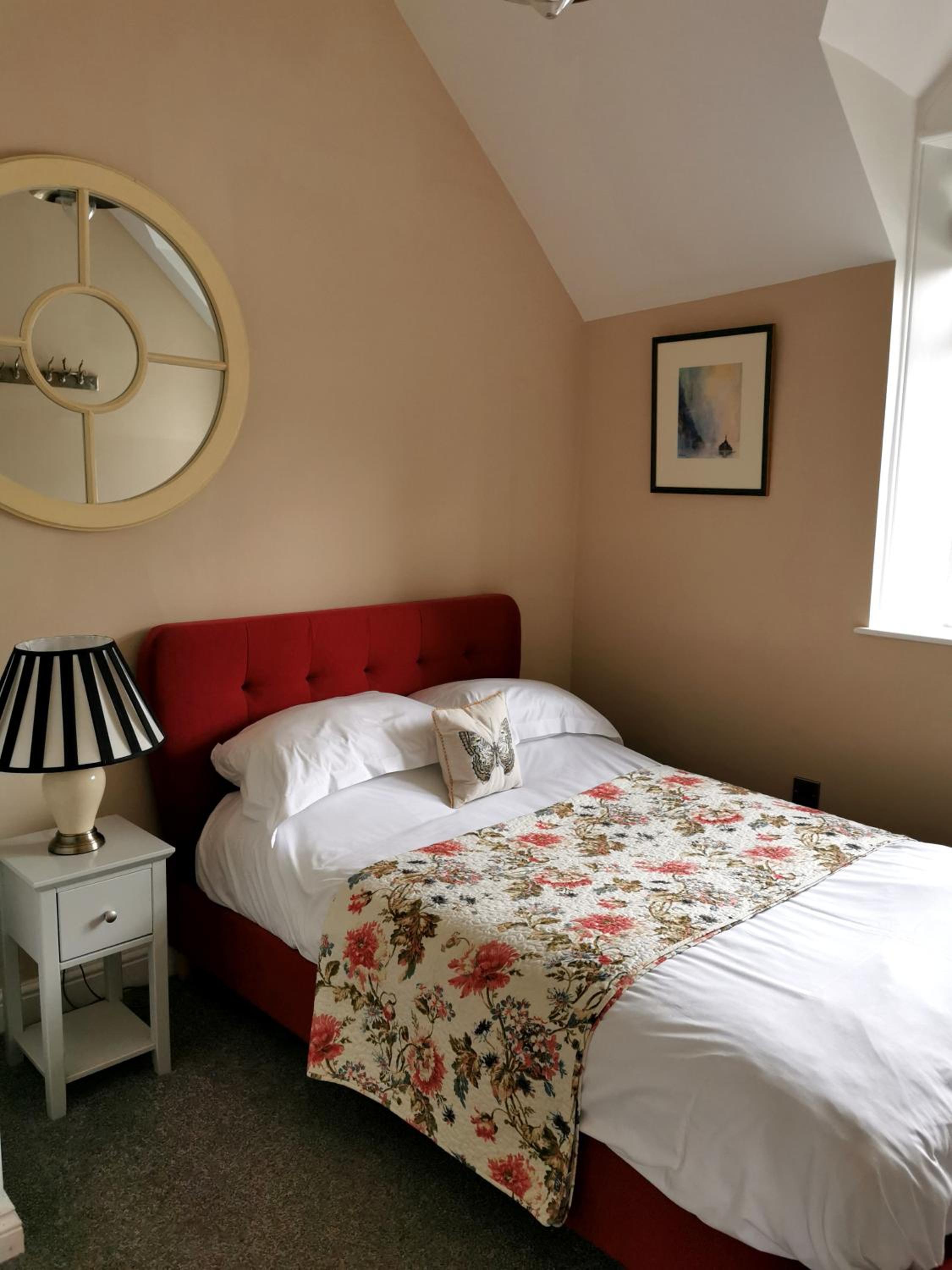 The Courtyard Apartment at Cefn Tilla Court, Usk view 2