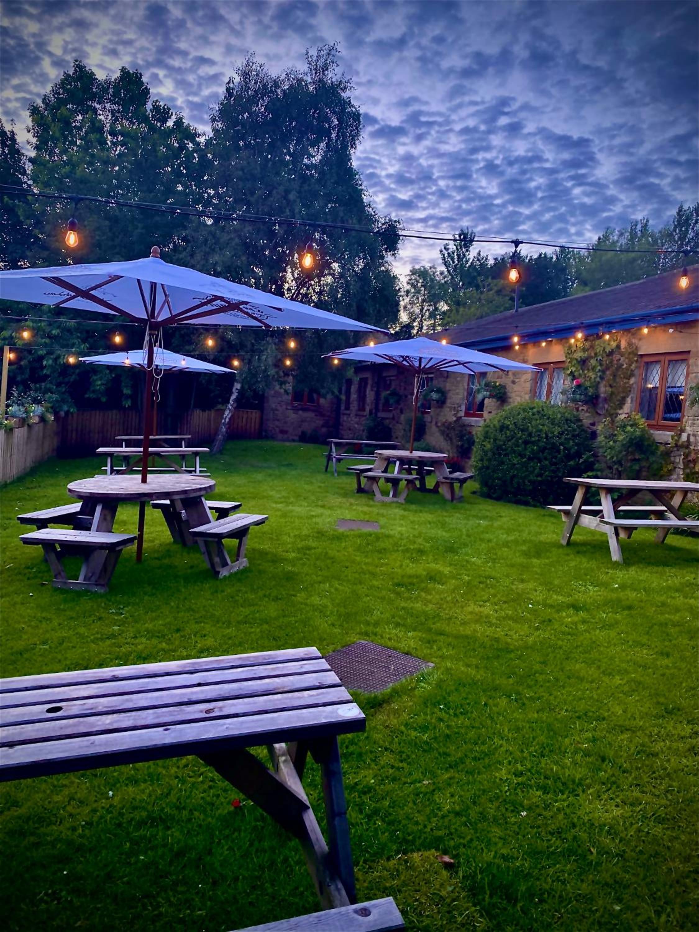 Bowes Incline Hotel