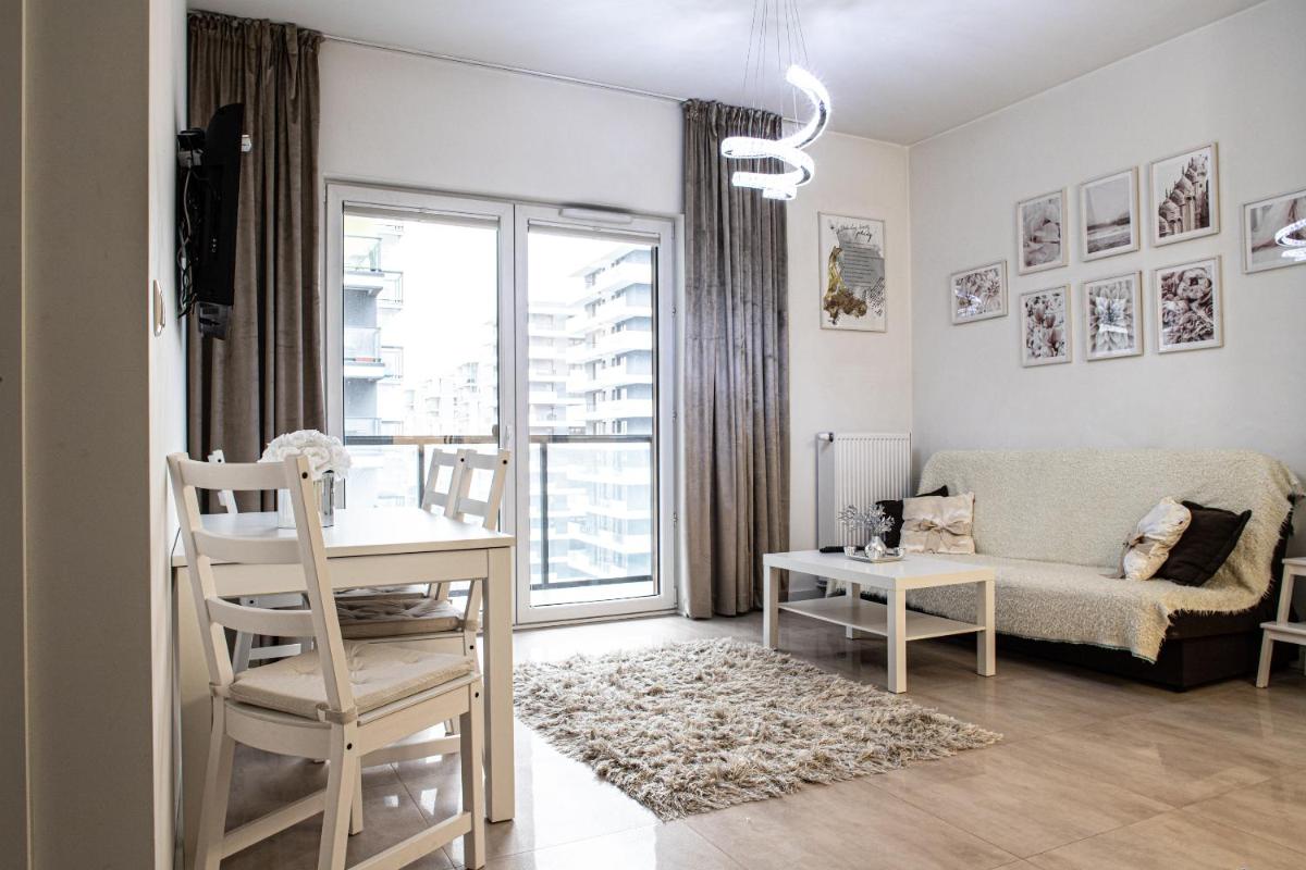 Wola Glamour Apartment view 2