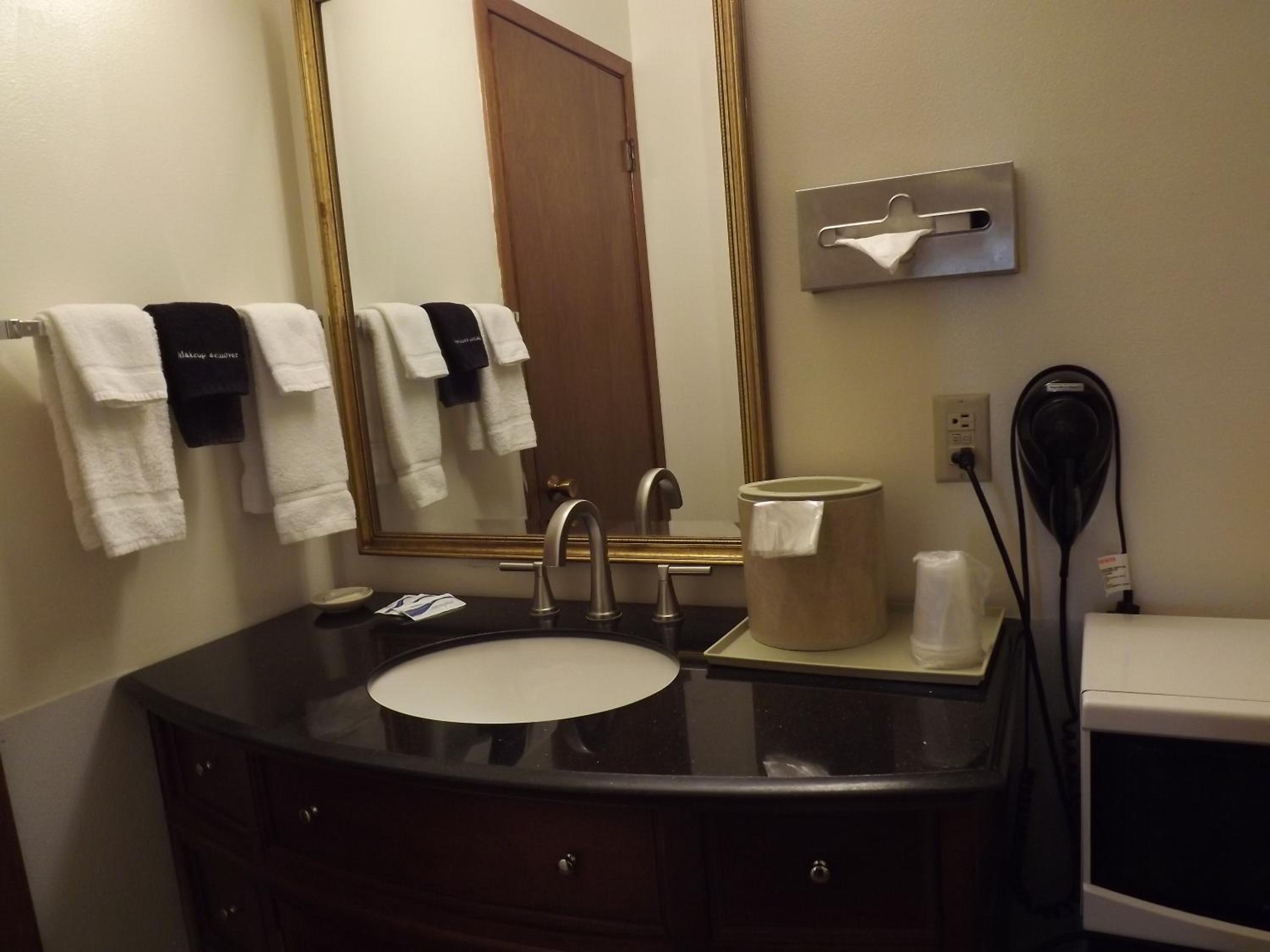Crest Country Inn