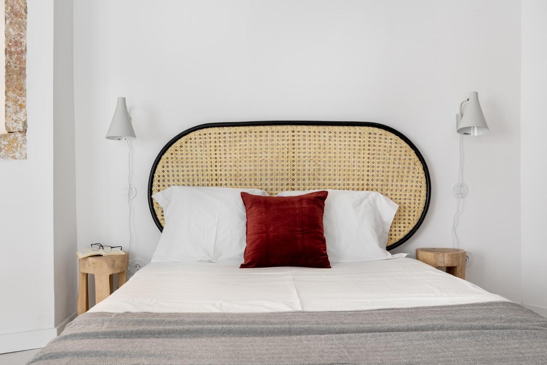 GuestReady - Bright studio near Money Museum view 4