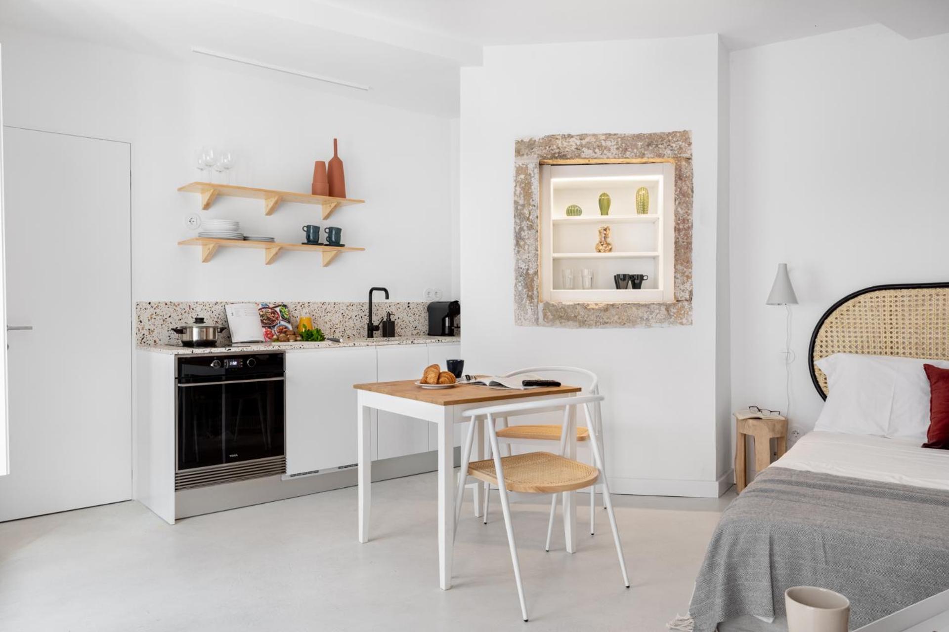 GuestReady - Bright studio near Money Museum view 5