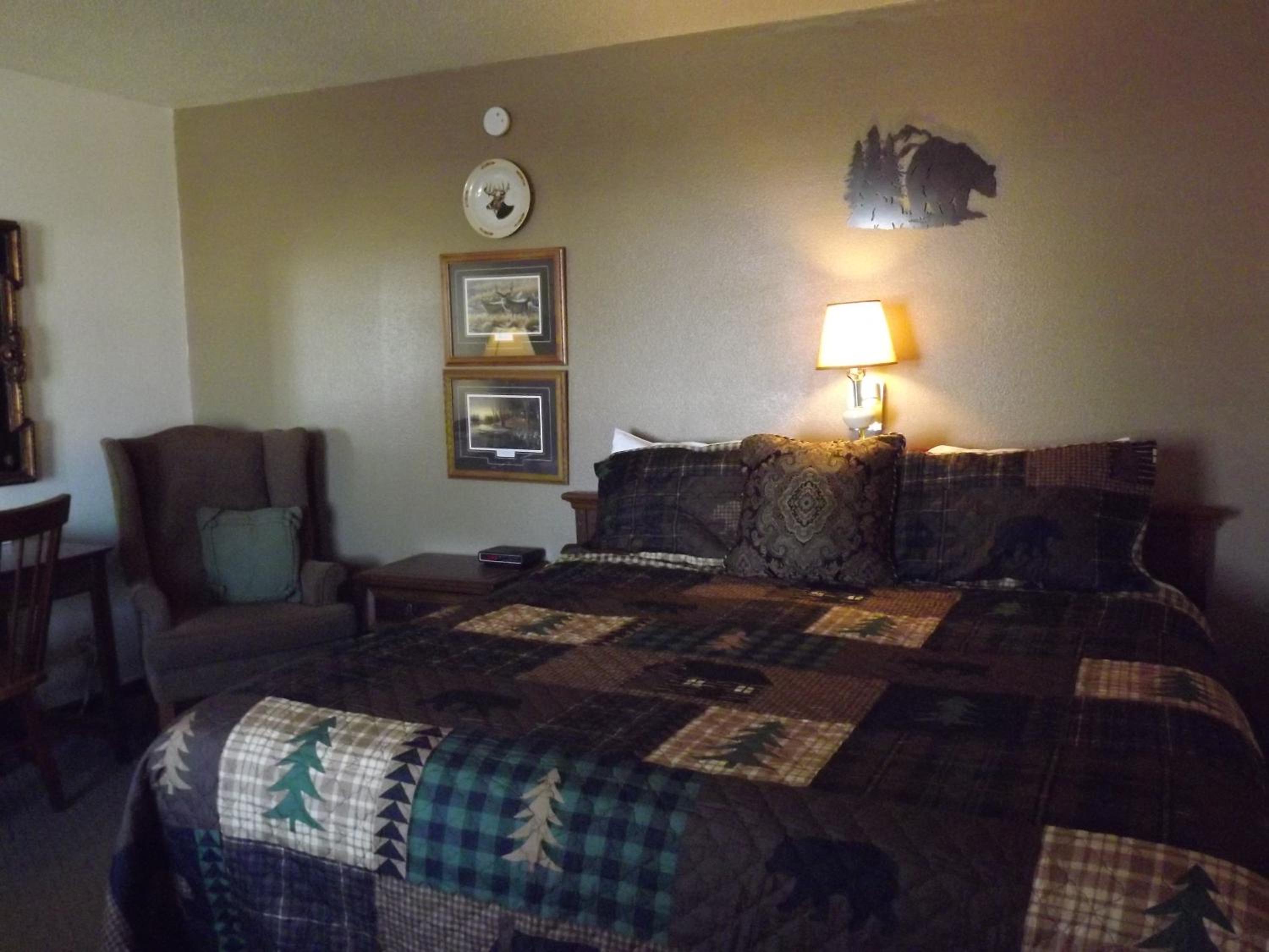 Crest Country Inn