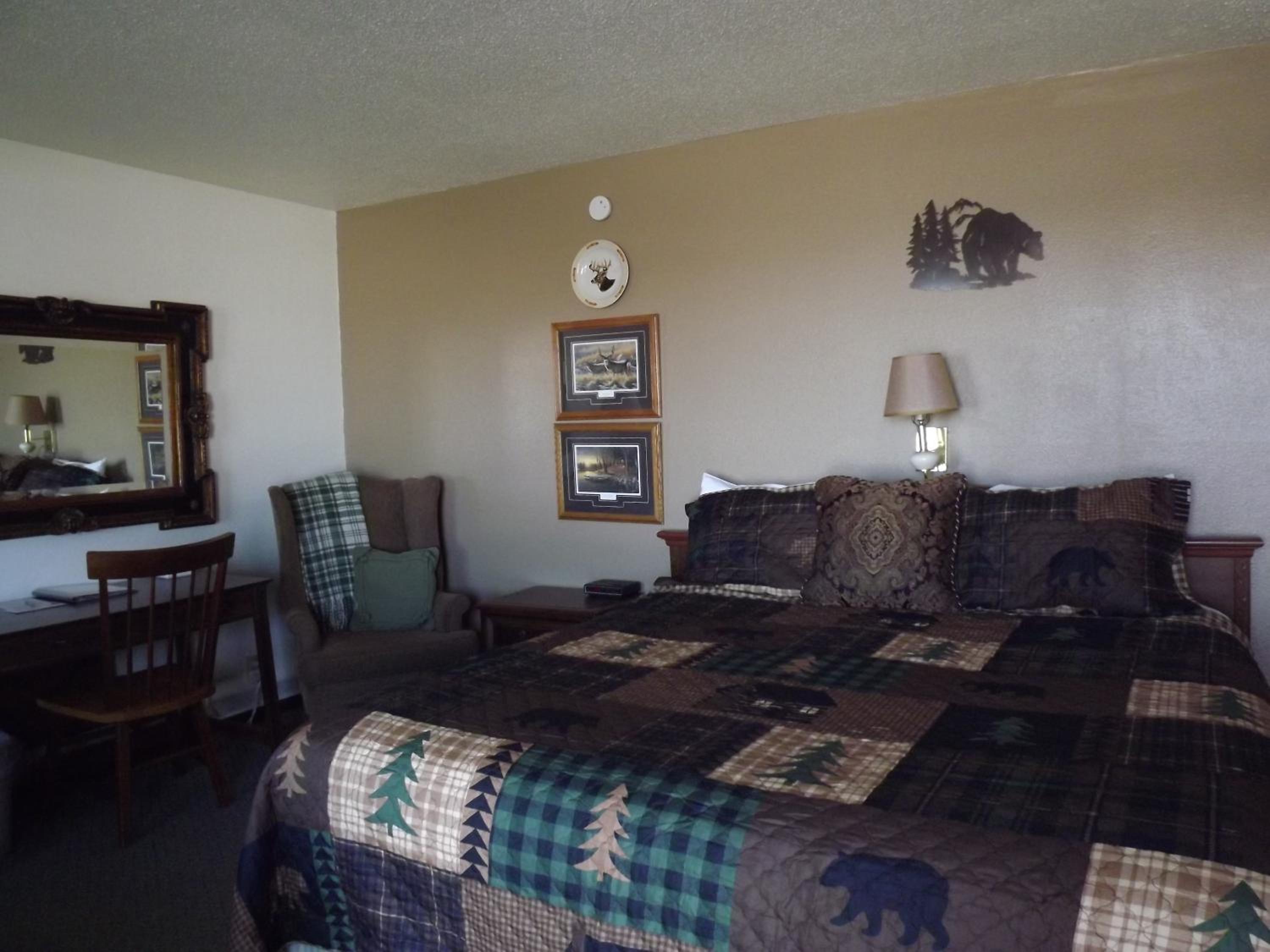 Crest Country Inn