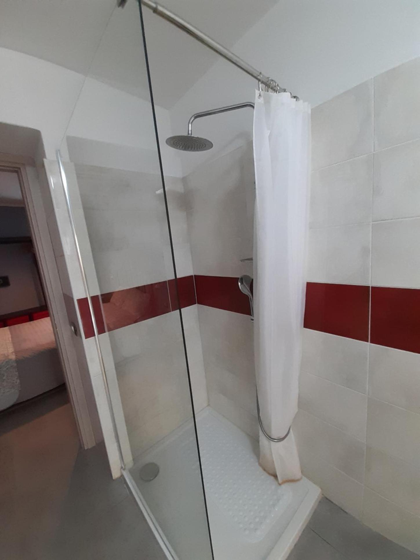 S'ENNA BIRDI en Loceri — bathroom
