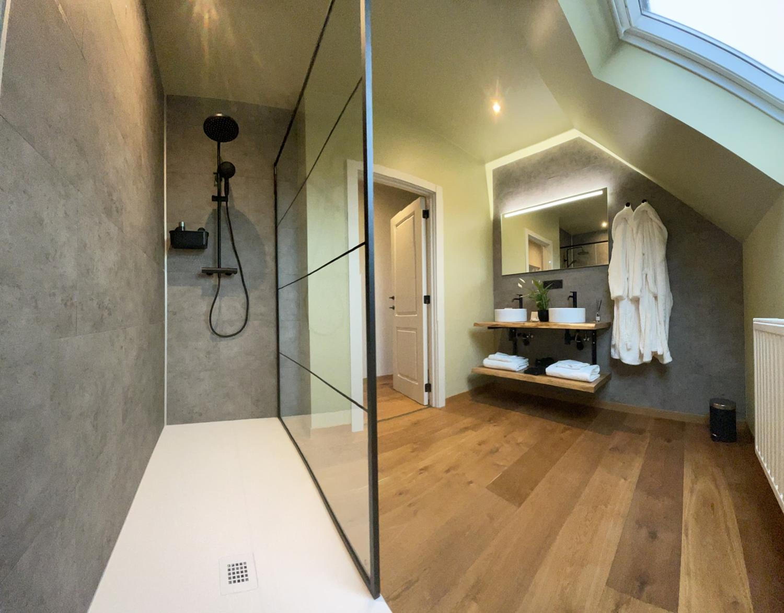 Hallerbos B&B in Bluebell Forest