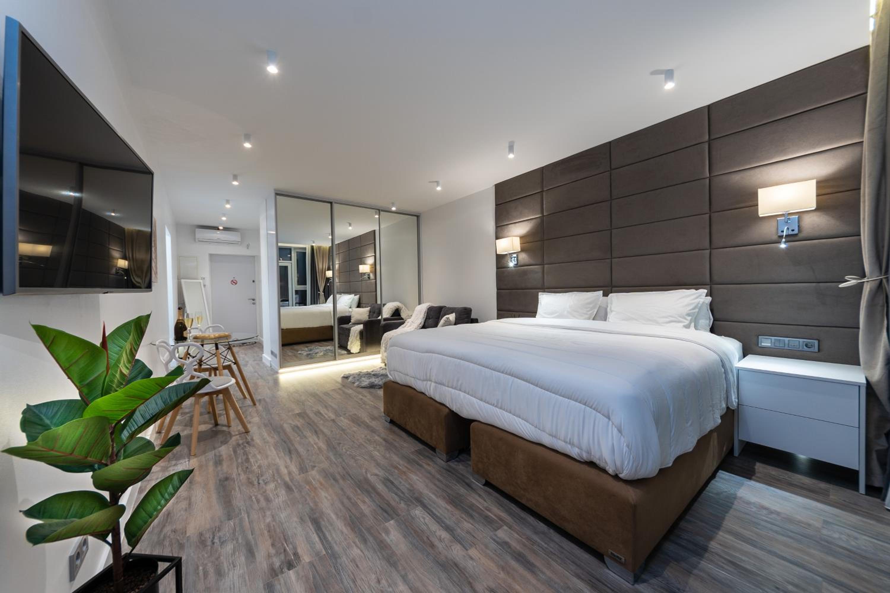 VICTORY-28 LUXURY APARTMENT CEnTER view 2
