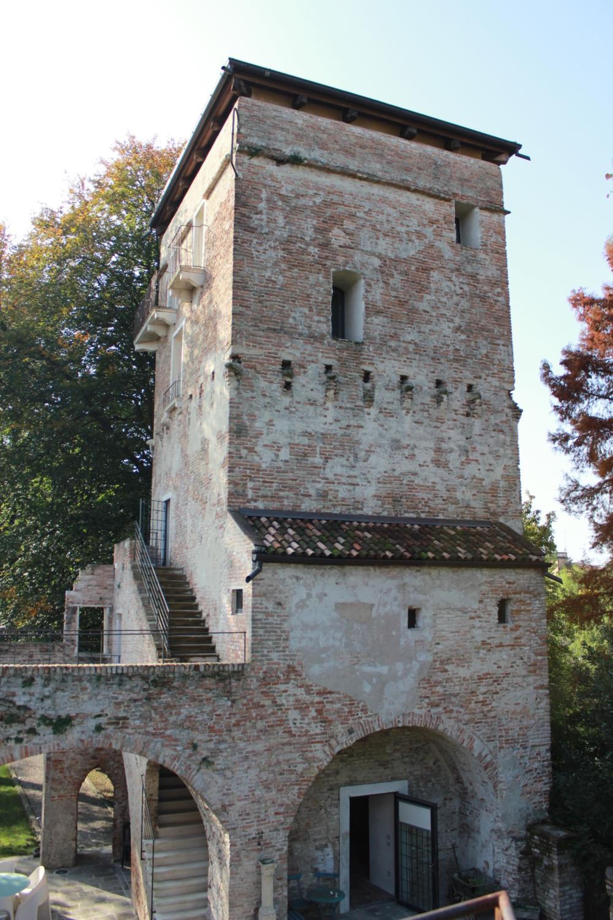 Massimago Wine Tower view 4