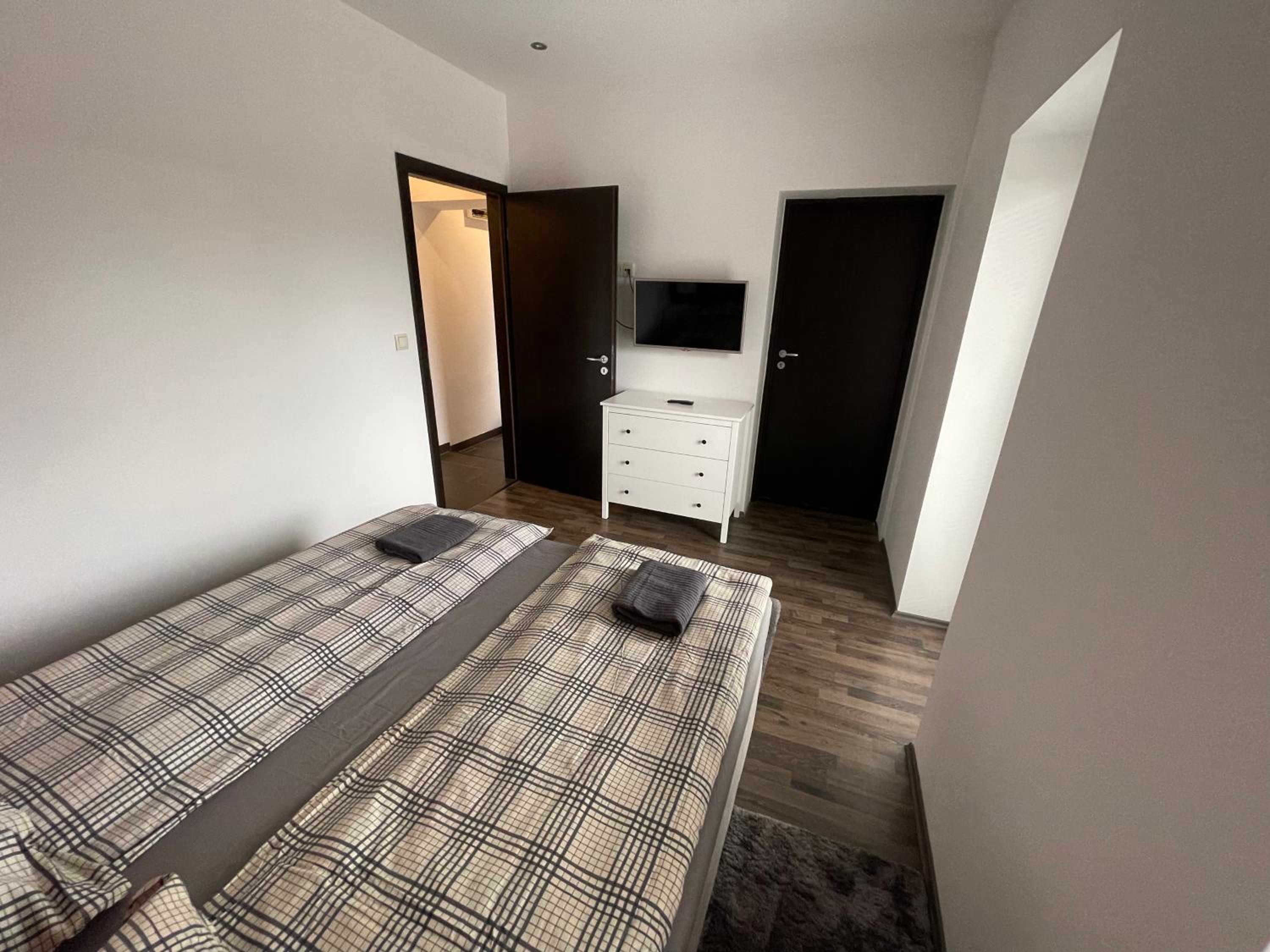 Malibu Apartman & Jacuzzi view 5