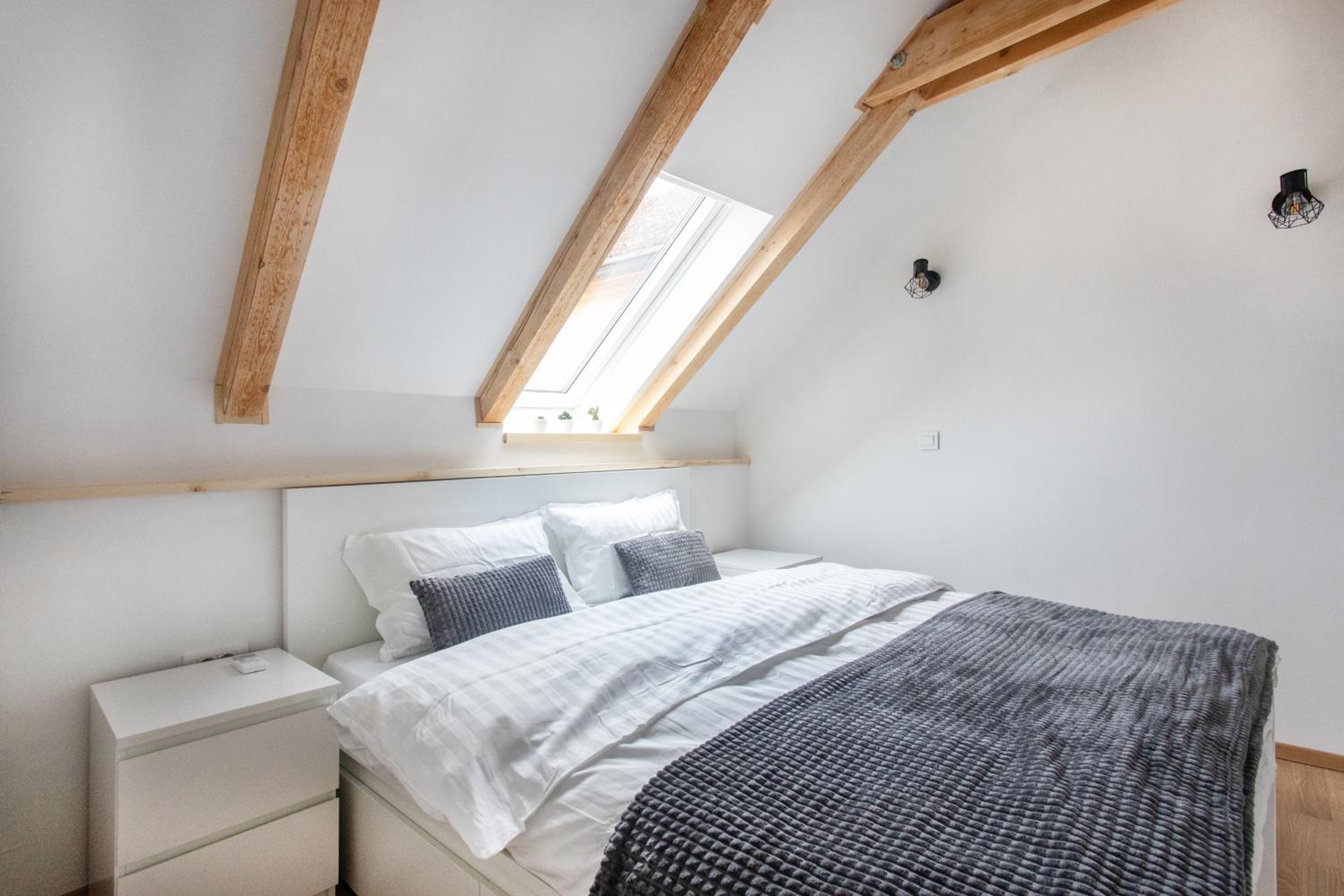 Bright & Spacious Loft In The Heart Of Old Town view 3
