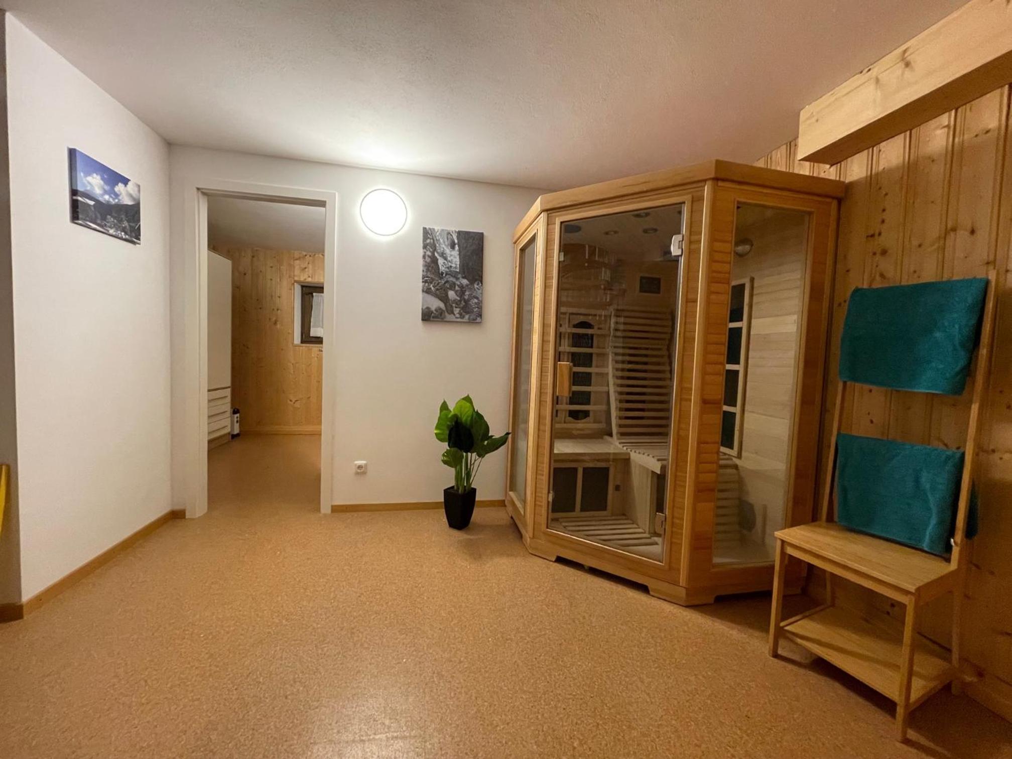 Großzügiges Domizil, 90qm, mit Terrasse, Garten, Infrarotkabine und Garage