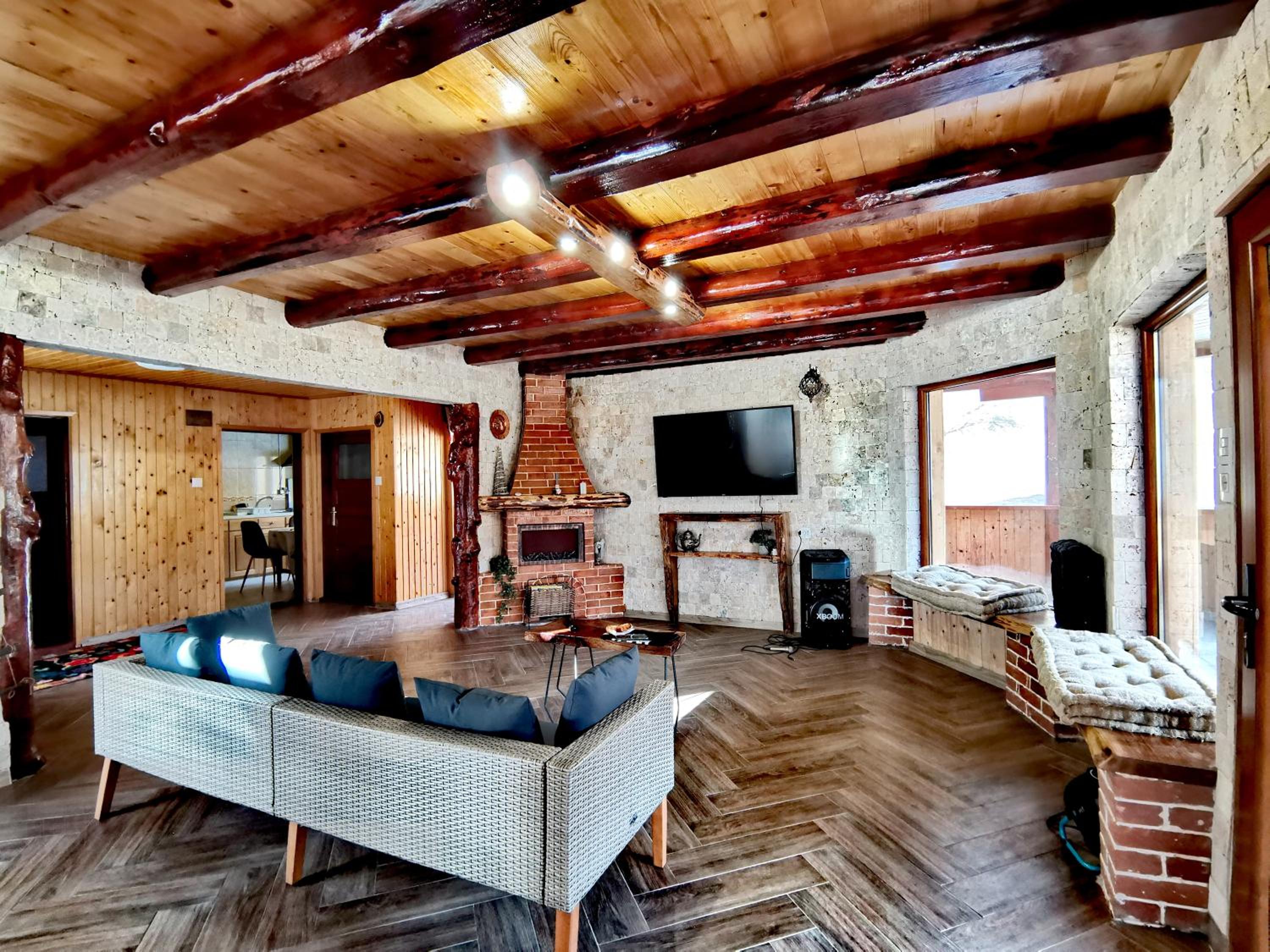 CASUTA CU SINDRILA view 3