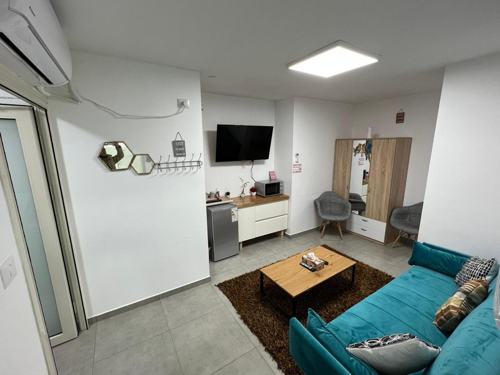 Hermon Border Cabin with Jacuzzi view 5
