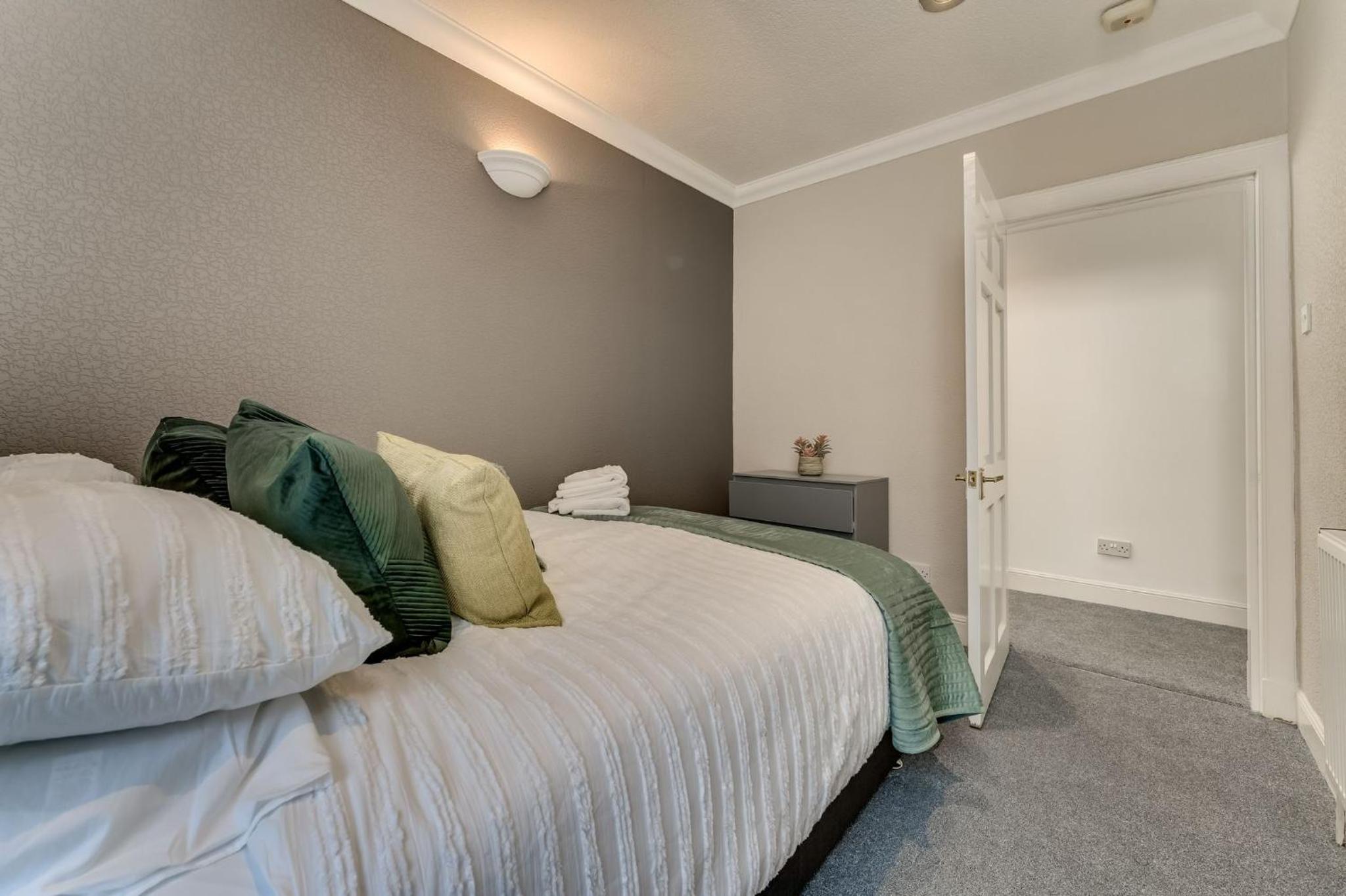 The Garden Flat, Loch Lomond view 3