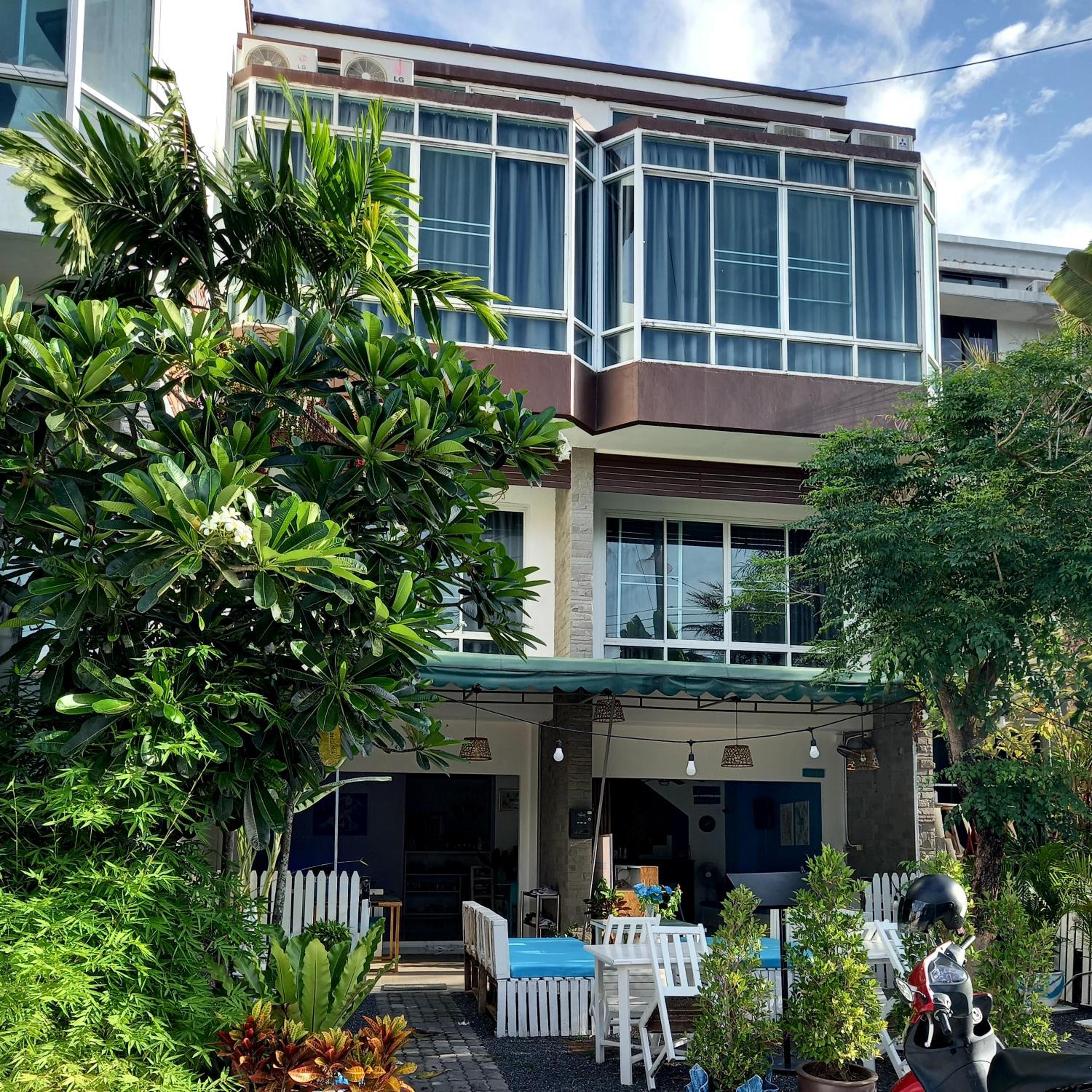 Baan Oui guest house - Nai Harn view 2