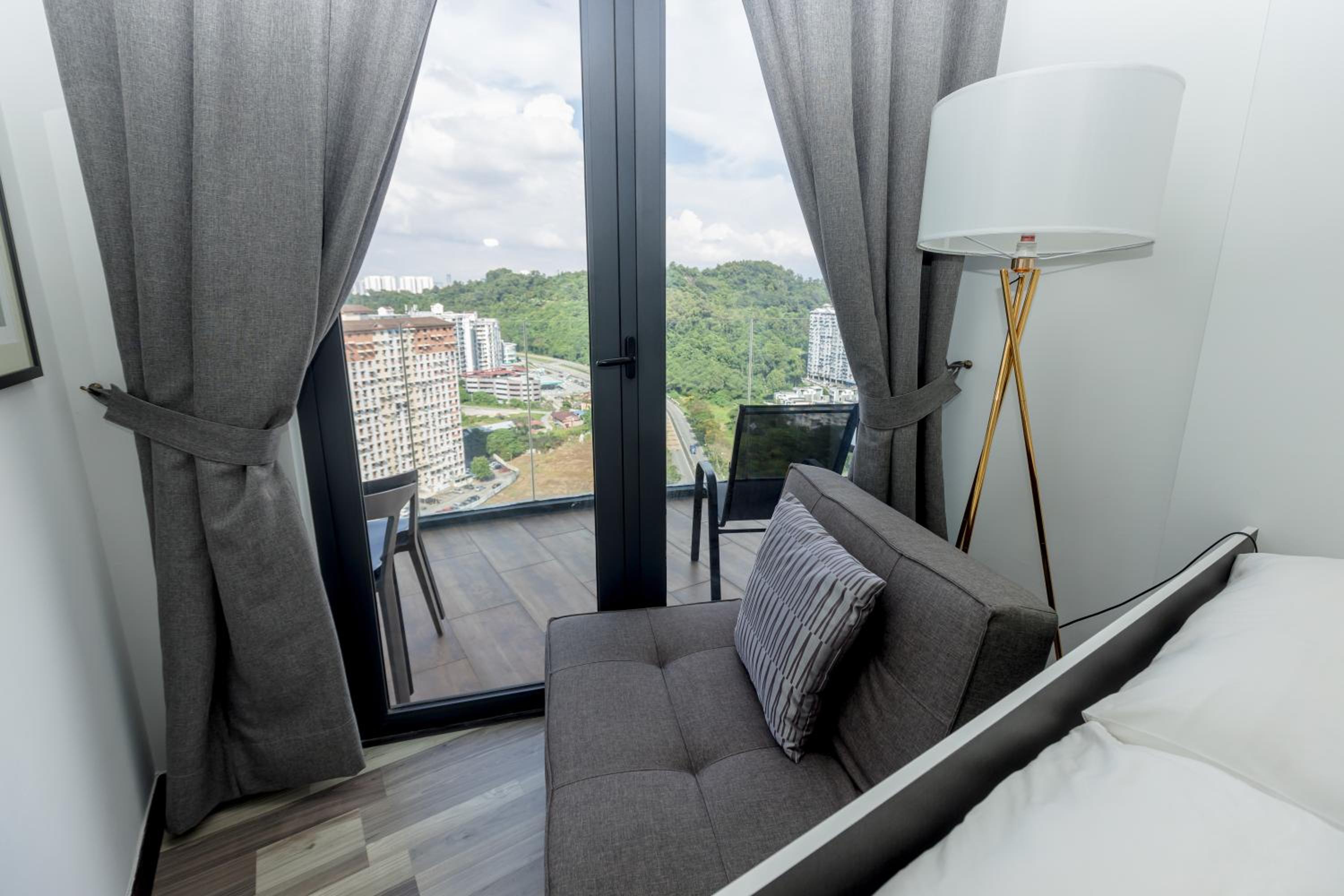ArteS Suite Penang, by HOMEY