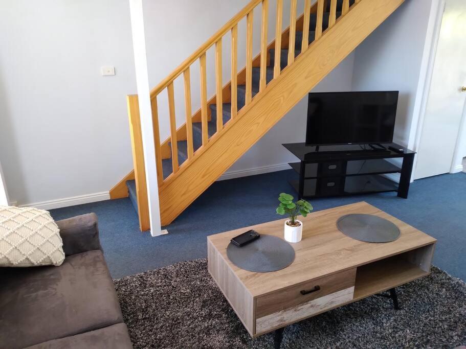 Cosy 2 bedroom Unit in a secure gated complex