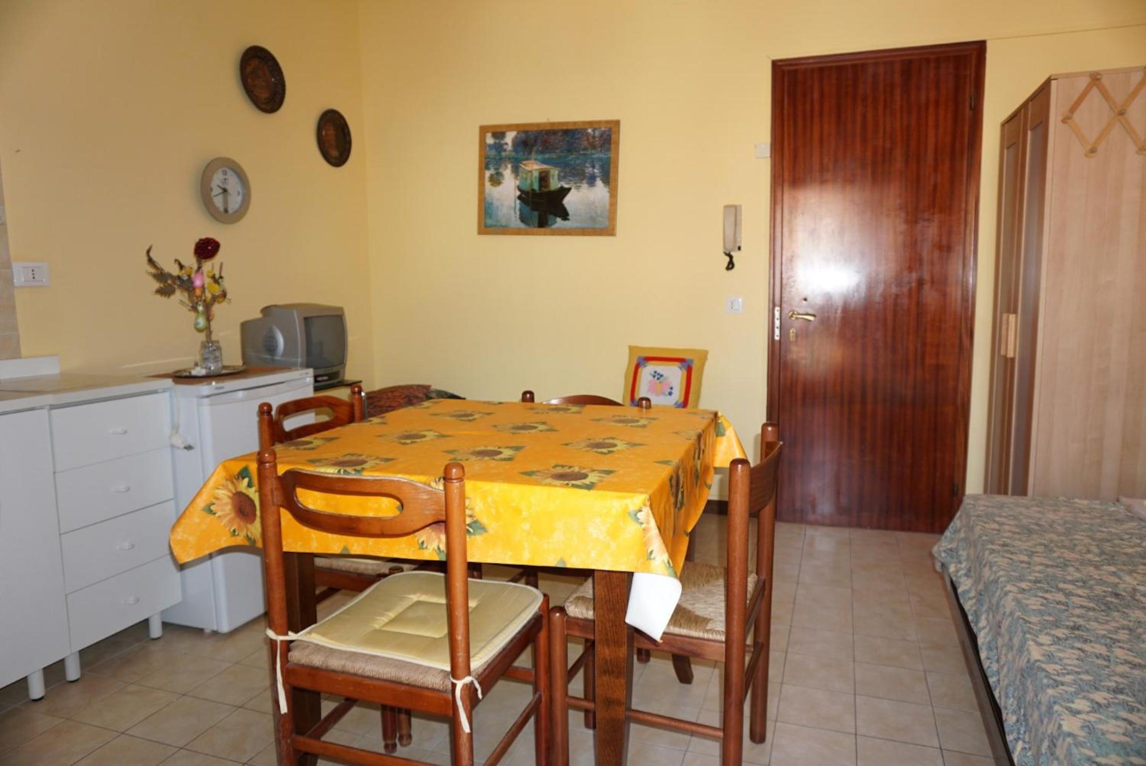 Studio with balcony near the beach - Beahost view 3