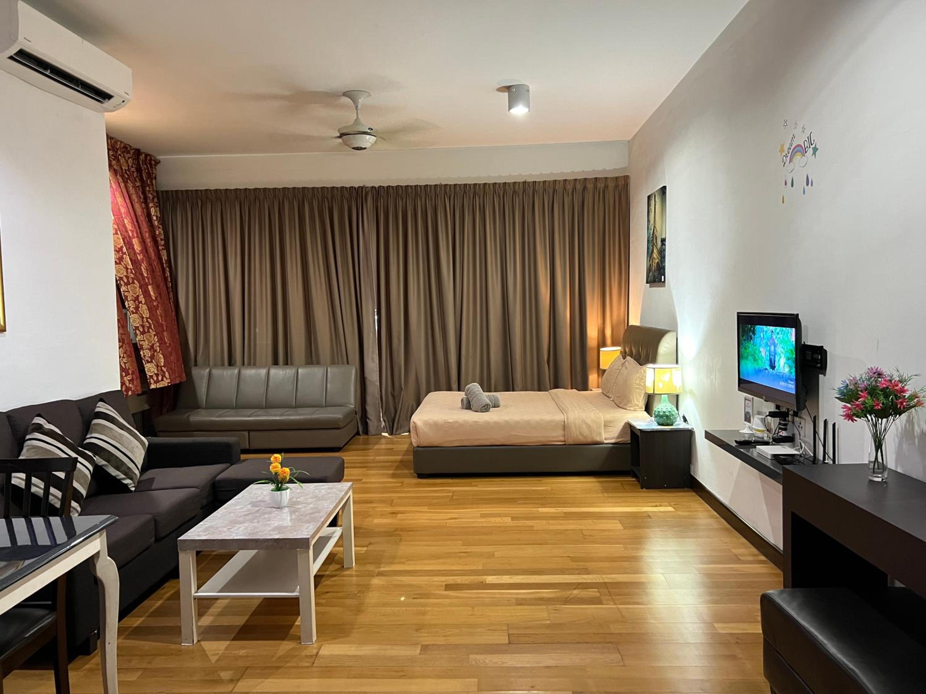 Regalia Suites Skypool View KLCC by Enjoy your stay