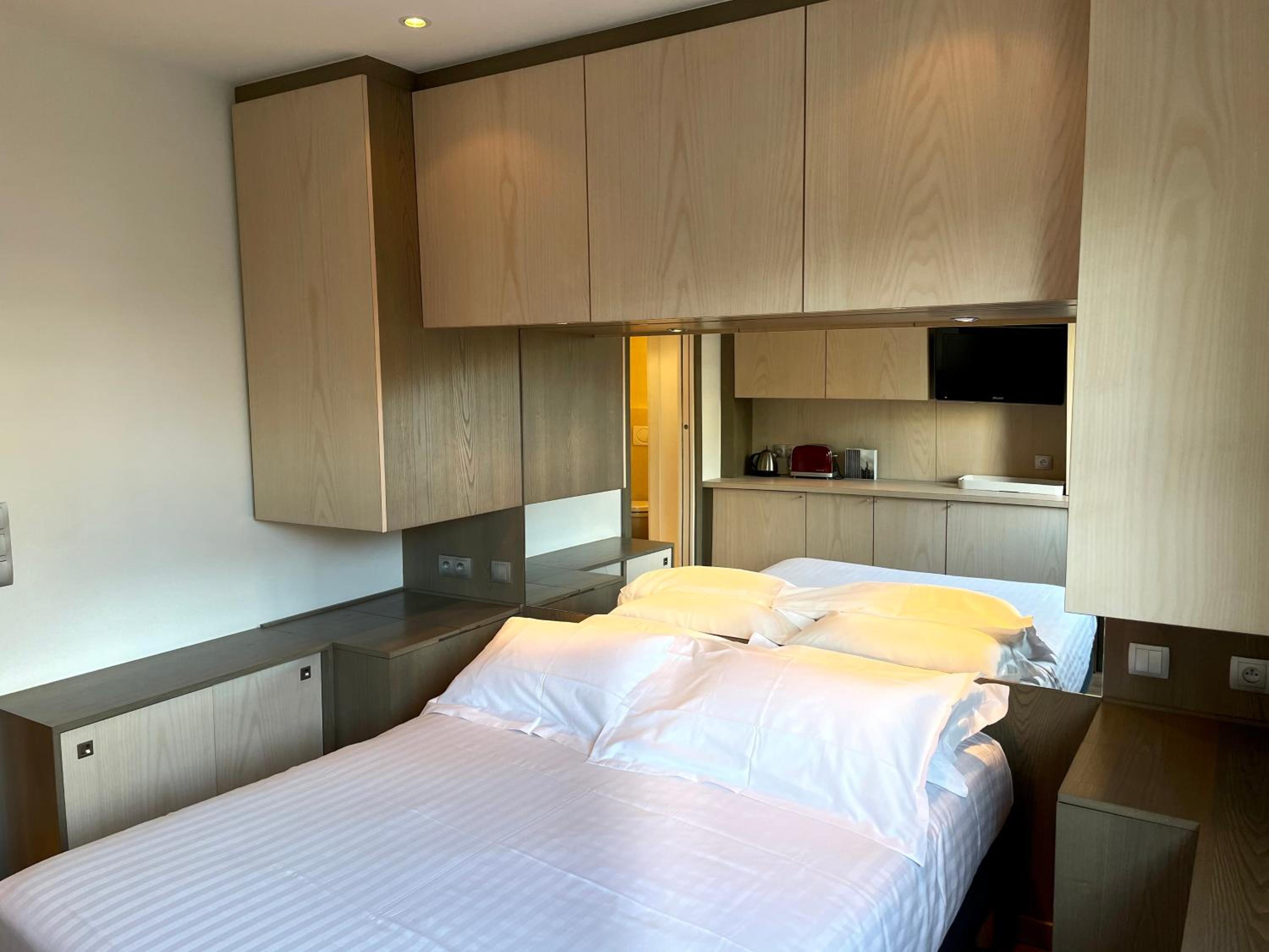 Chambre idéalement située à 50m de la Croisette photo 5