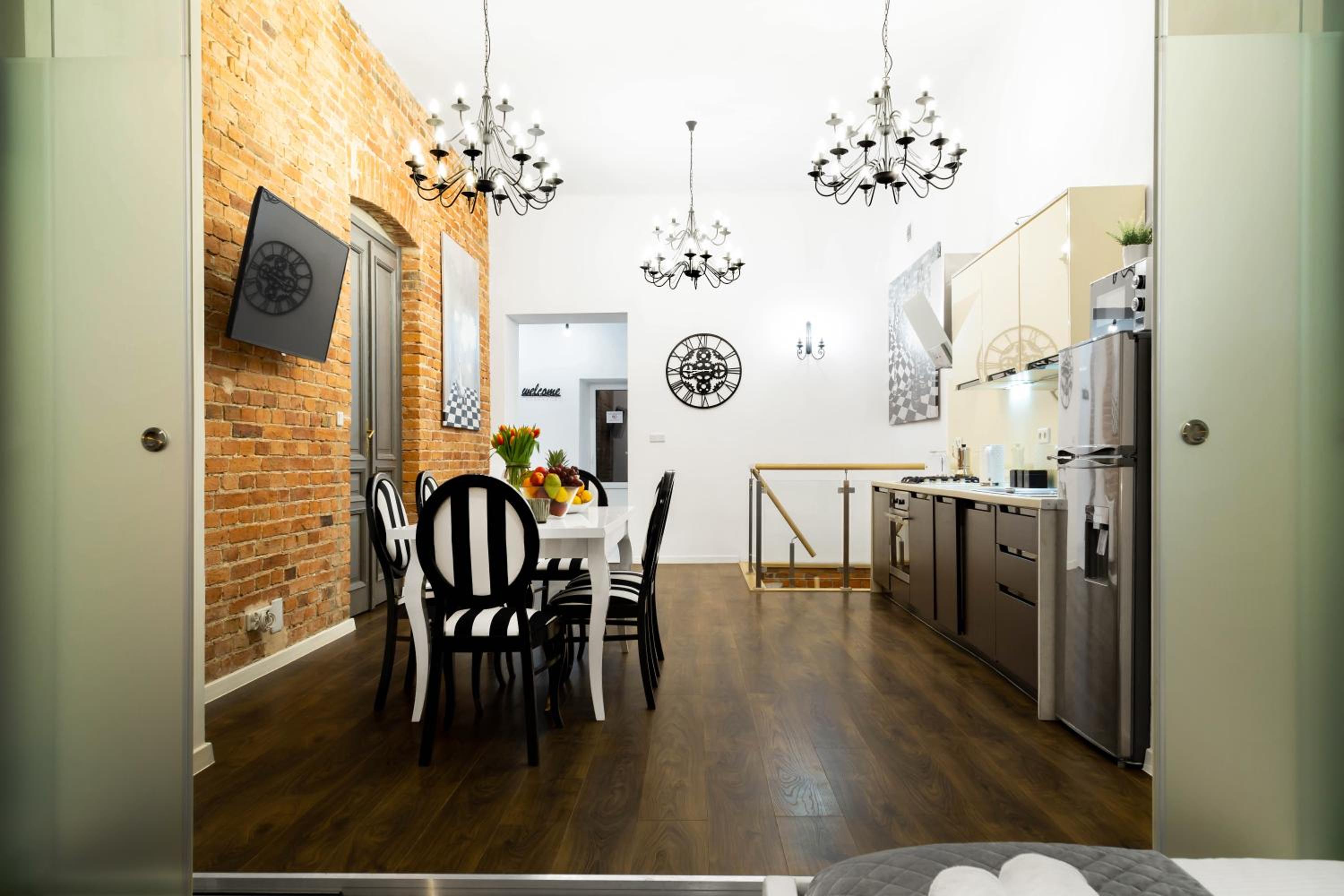 Hotel HOUSEHOST Apartment: Bogusławskiego Street - Image 1