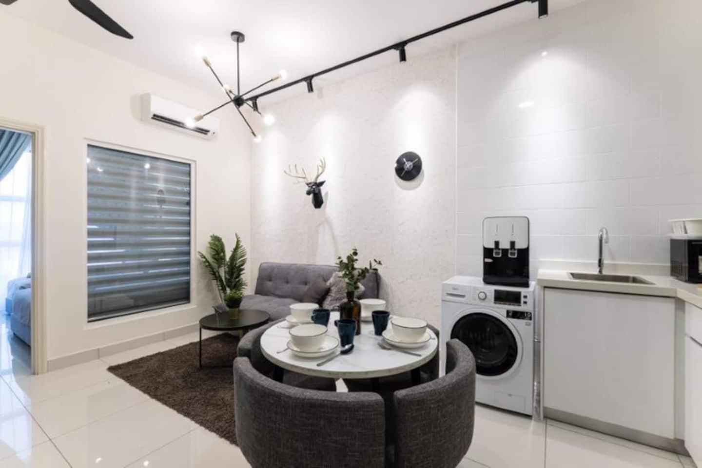 Arte Mont Kiara 3pax Jacuzzi Pool Gym near MITEC Matrade