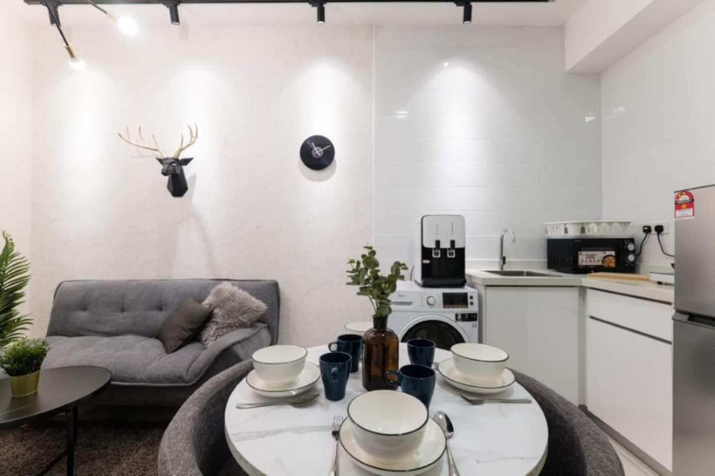 Arte Mont Kiara 3pax Jacuzzi Pool Gym near MITEC Matrade