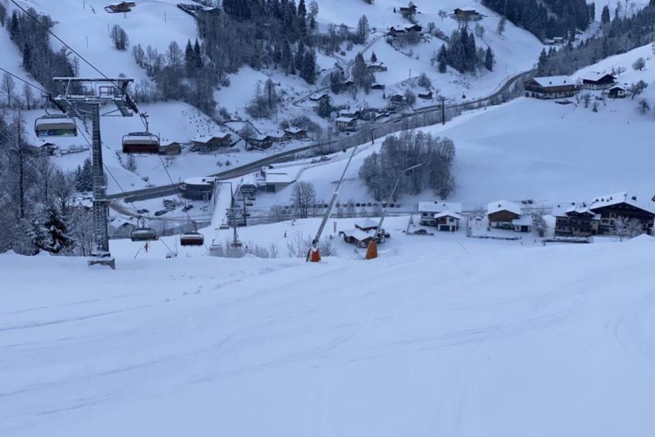 Appartement mit Balkon und Hallenbad