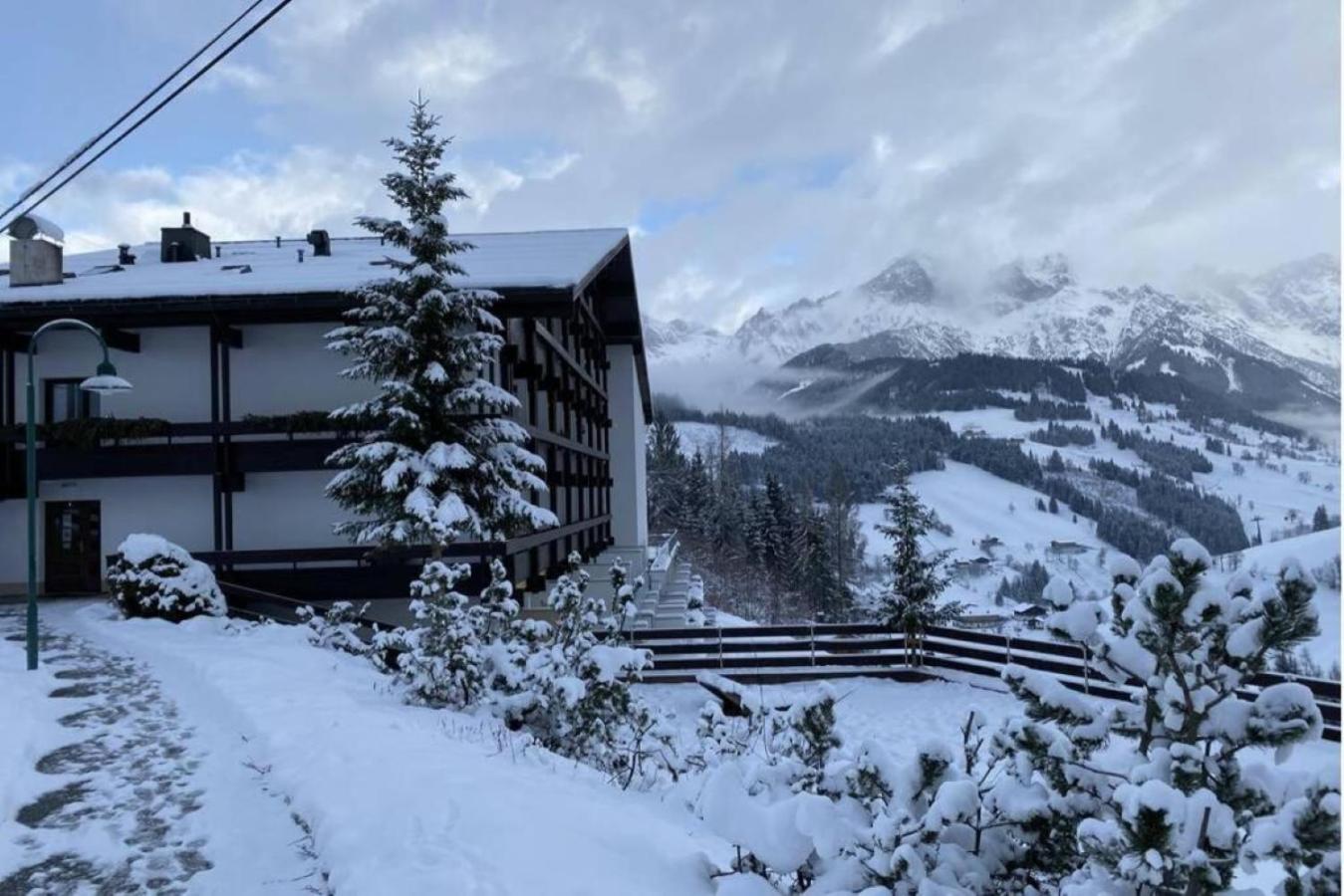 Appartement mit Balkon und Hallenbad