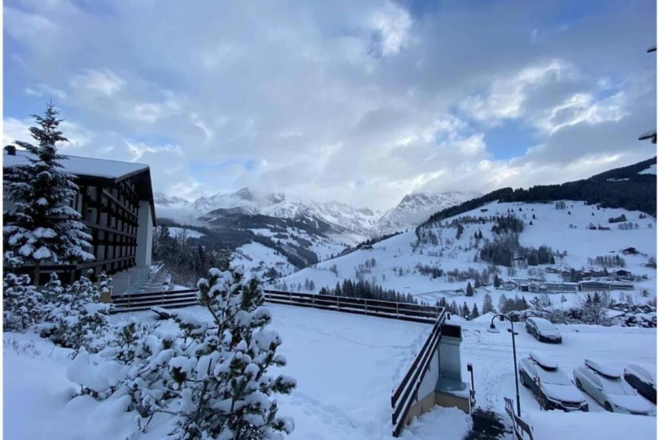Appartement mit Balkon und Hallenbad