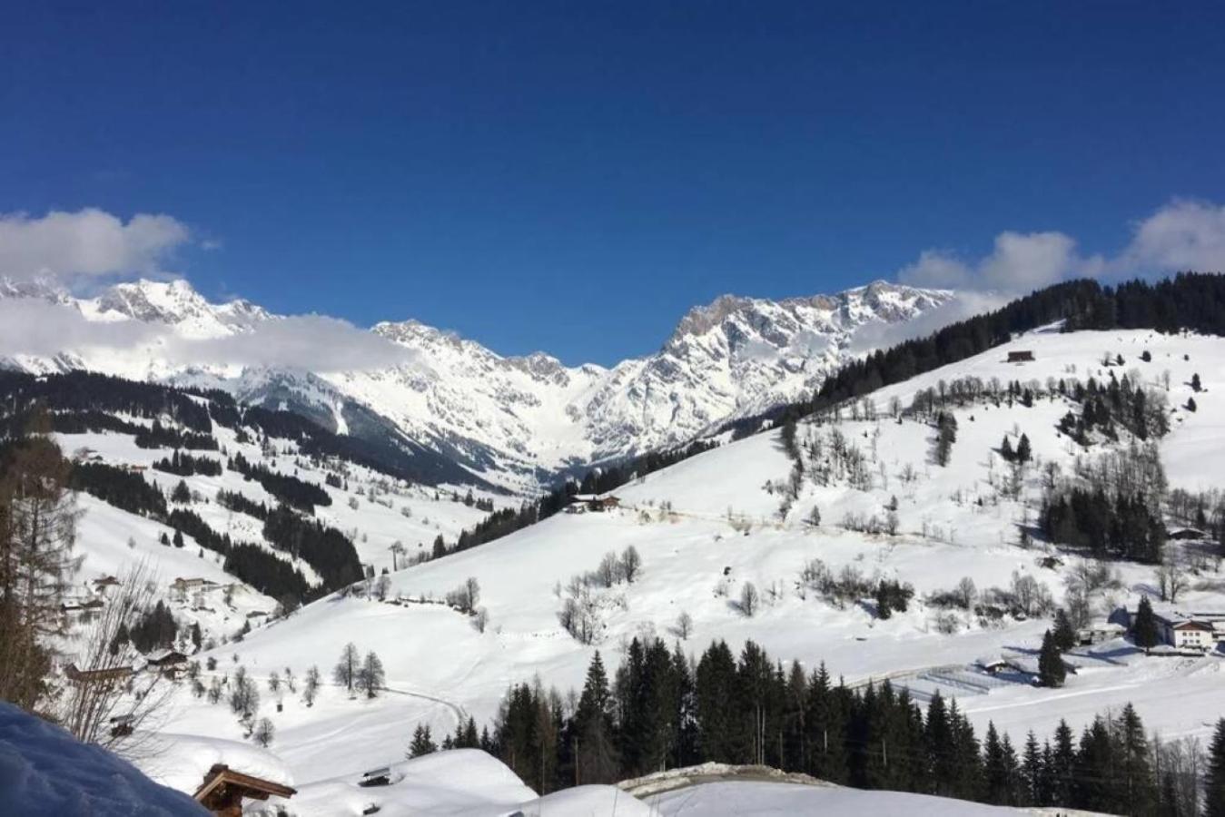 Appartement mit Balkon und Hallenbad