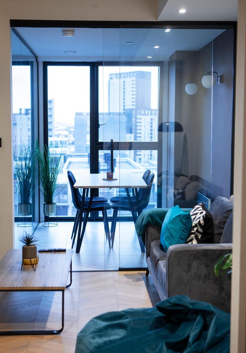 Castlefield Luxury apartment Roof garden view 3