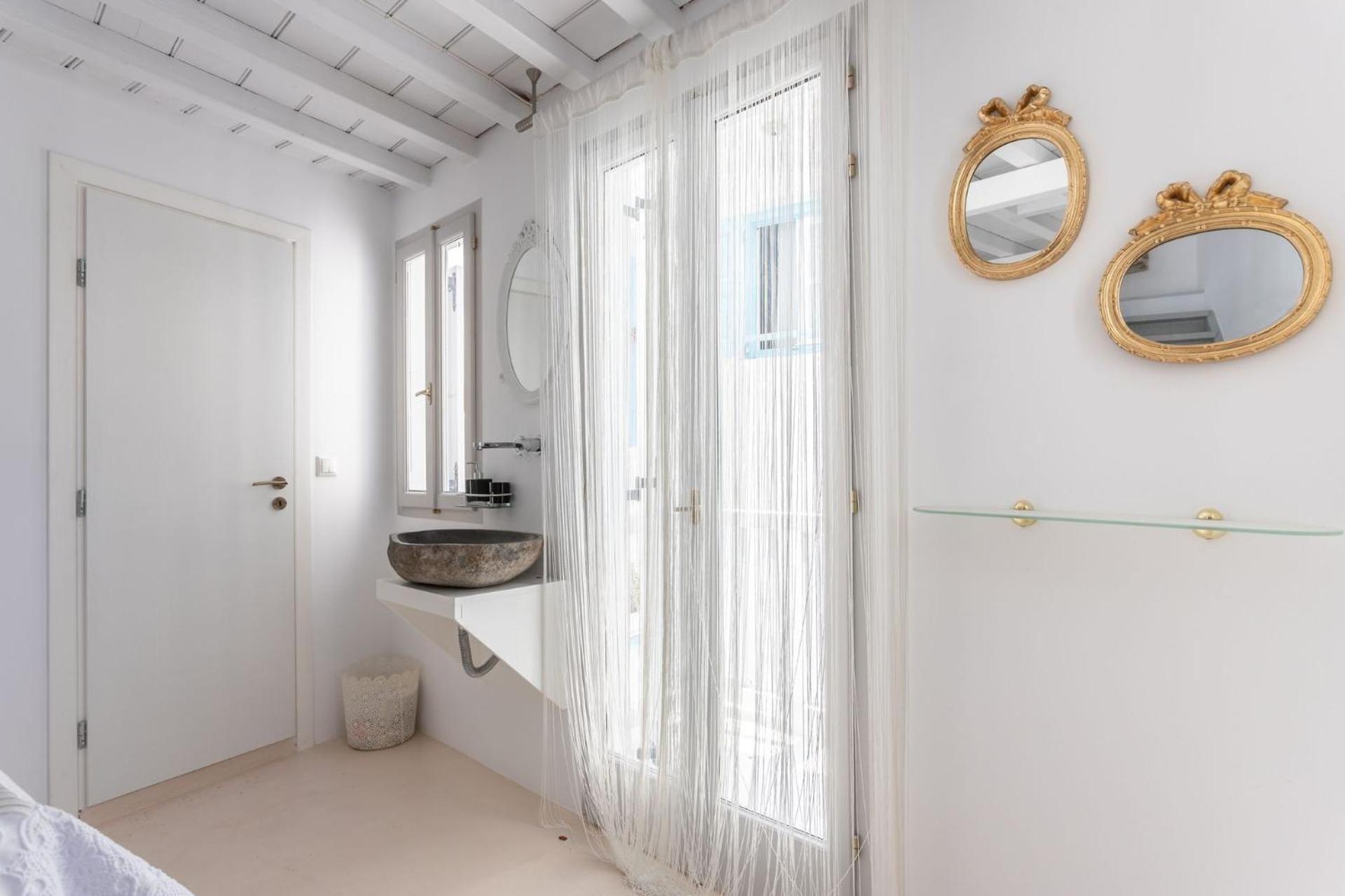 aníko suites Chora
