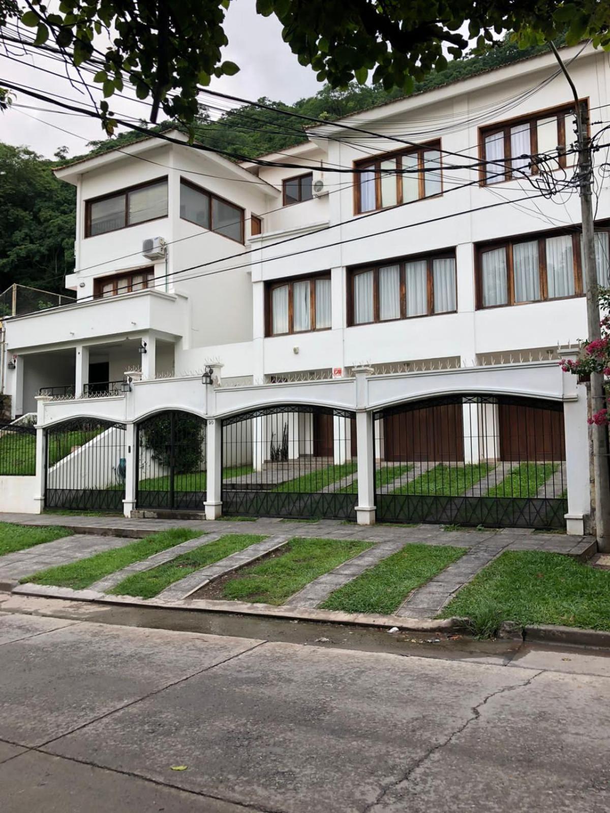 Departamento zona residencial CON PILETA