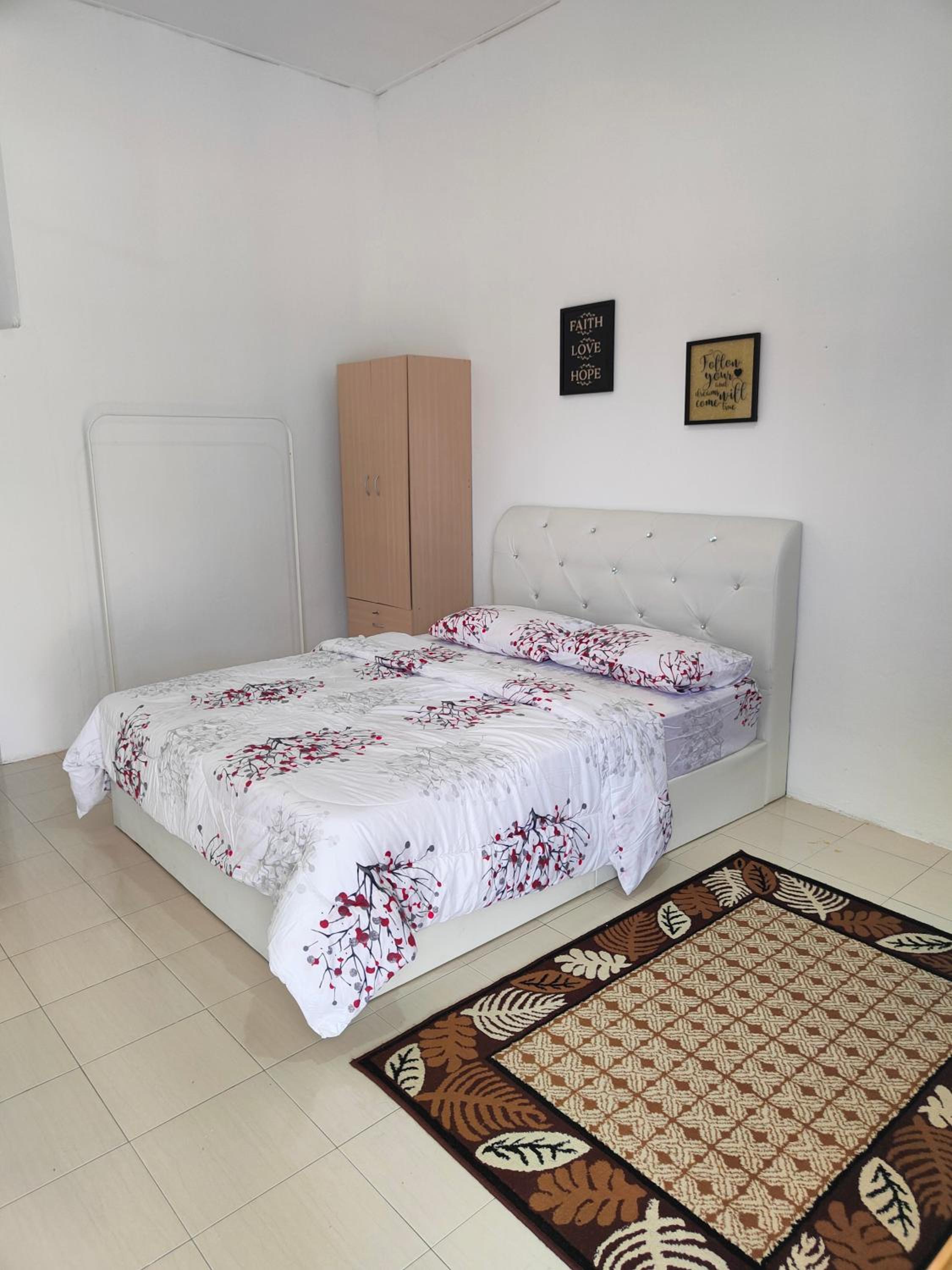Laman Hanaz - Standard Deluxe photo 1