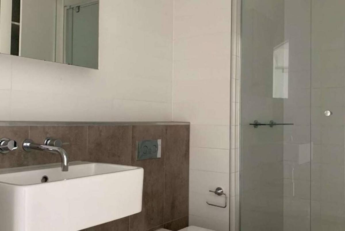 Readyset Apartments on Bouverie