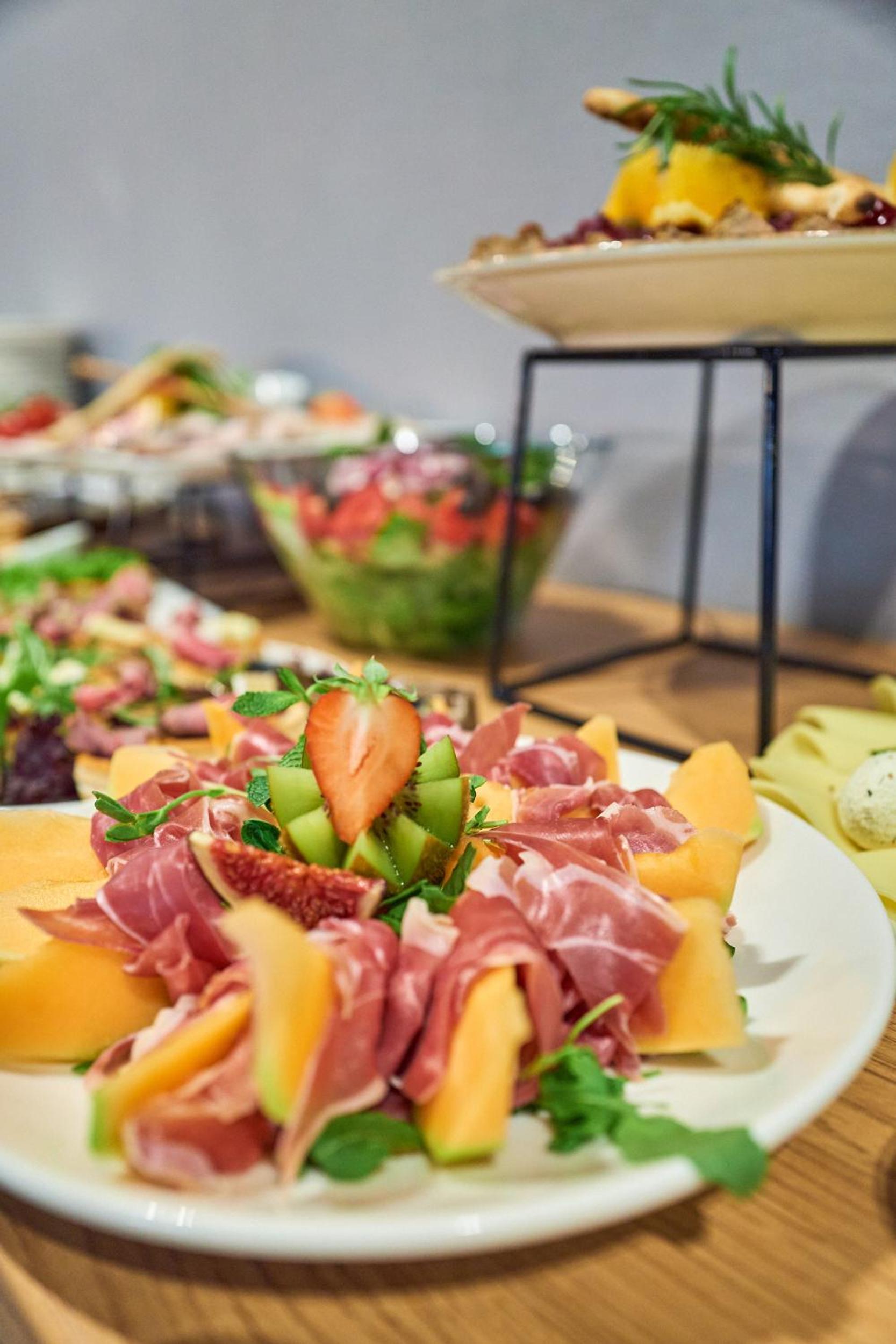 breakfast buffet