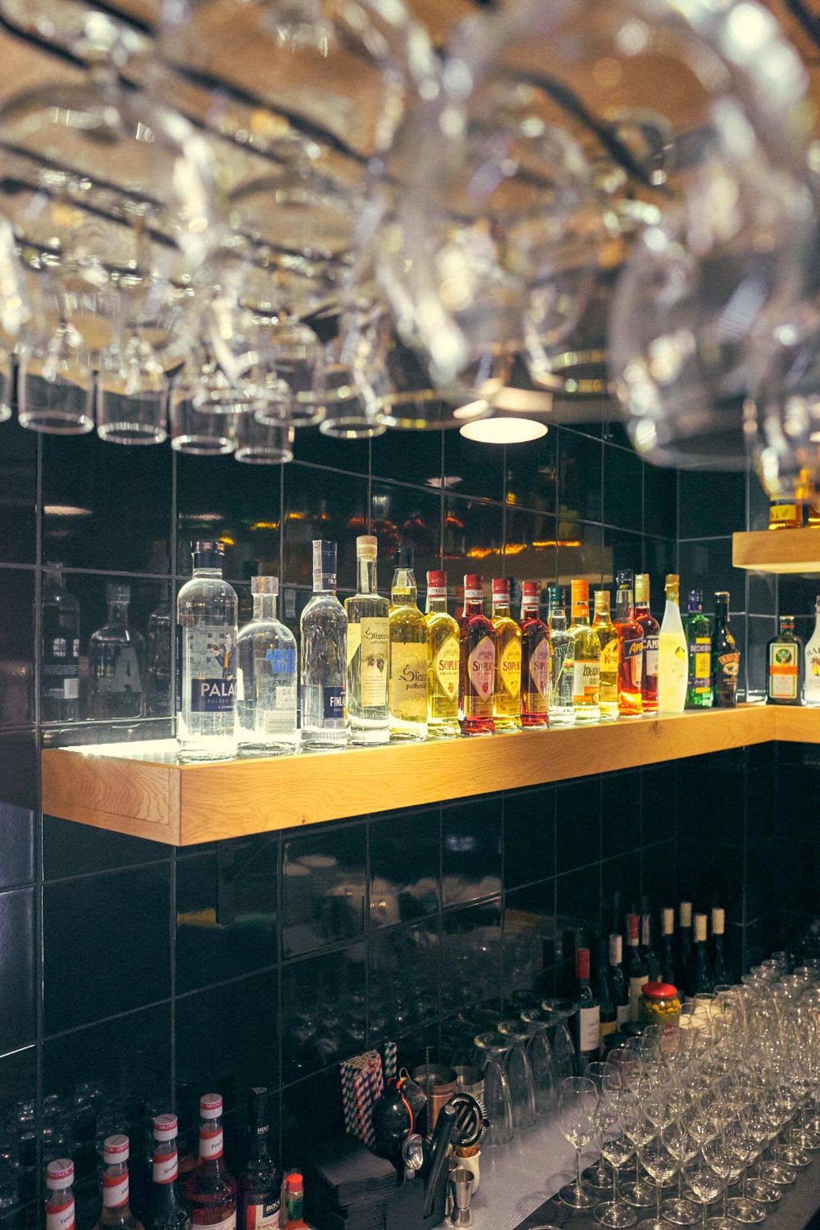 bar