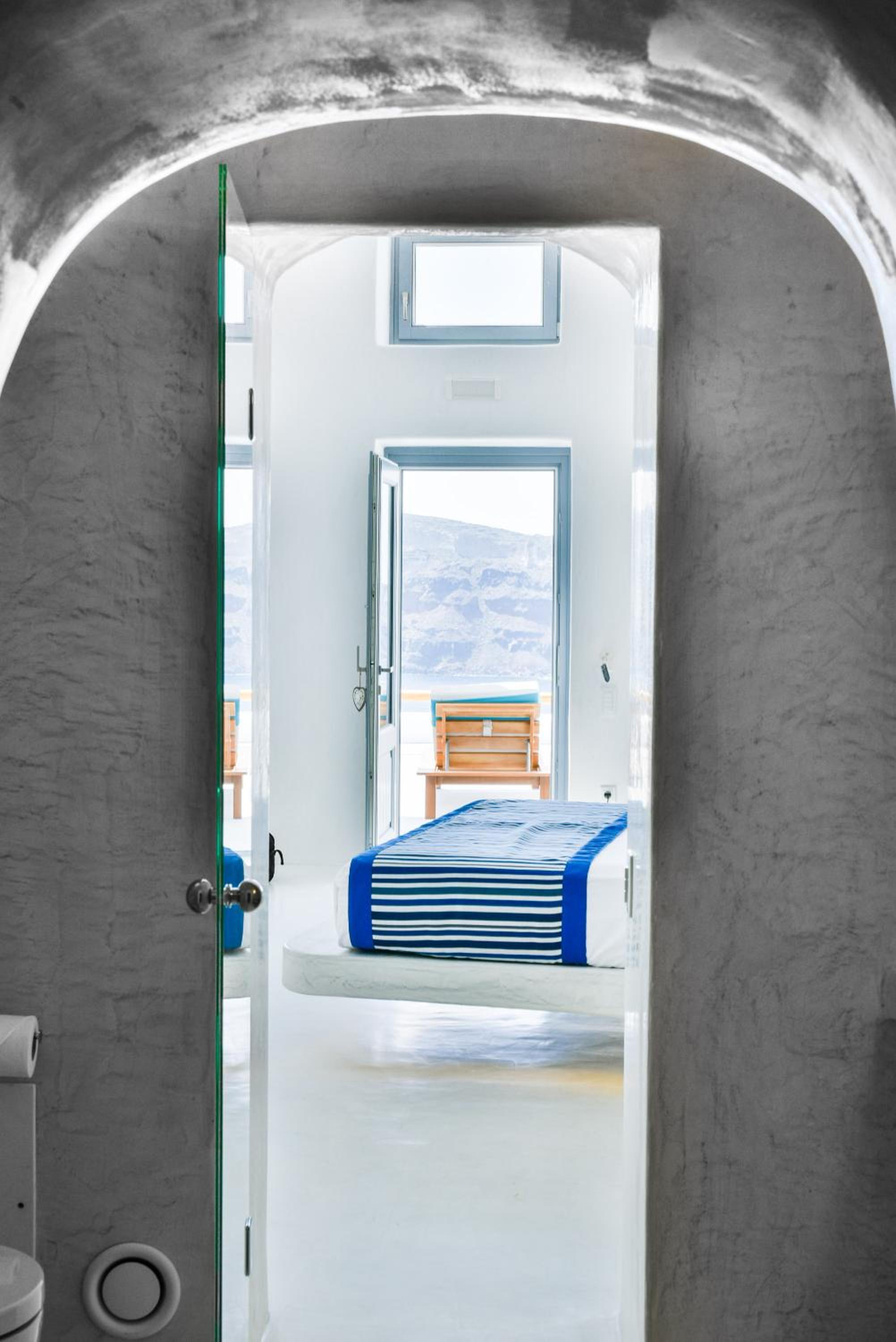 Oia Vacations - Maregio Suites - Property Image 9