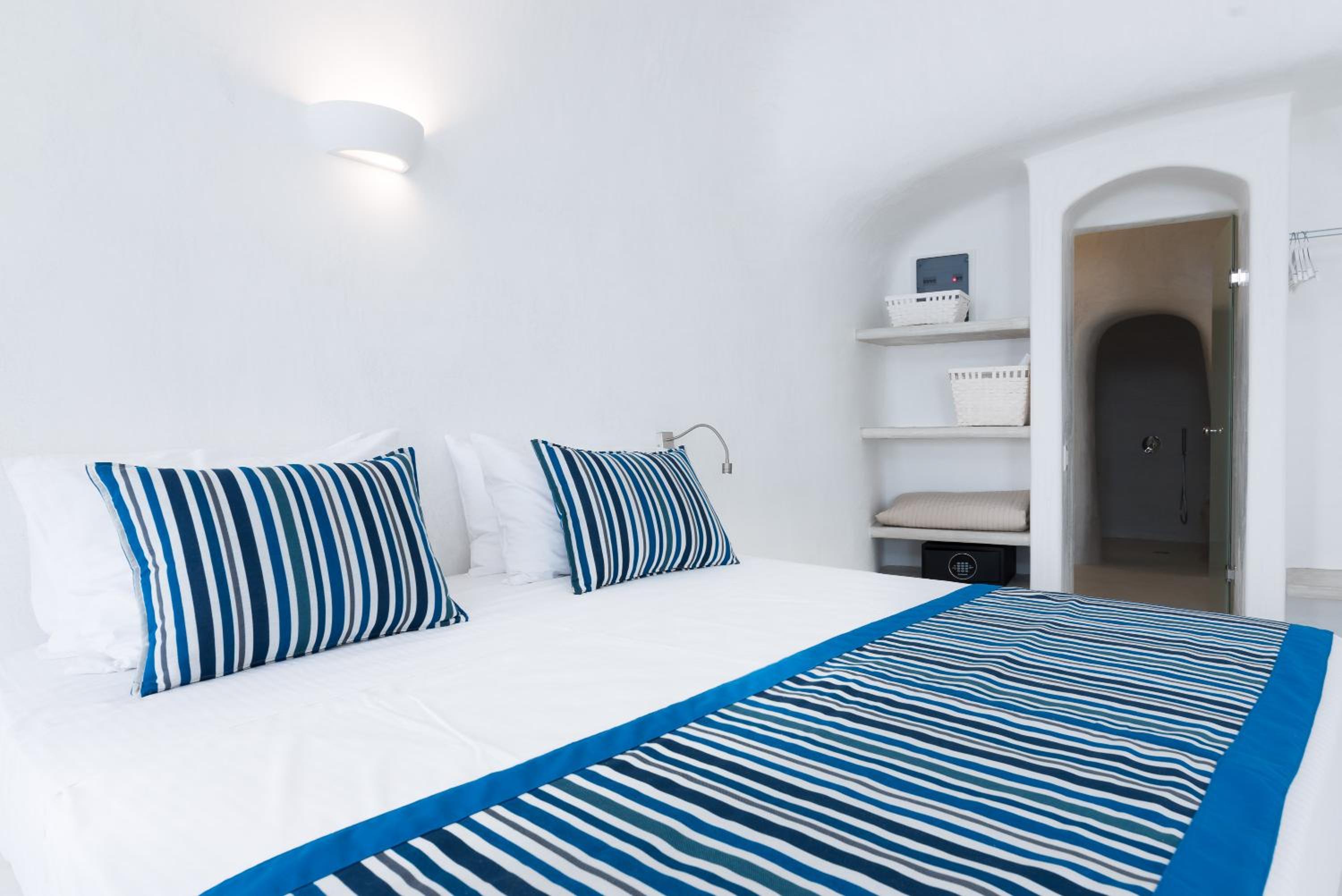 Oia Vacations - Maregio Suites - Property Image 5