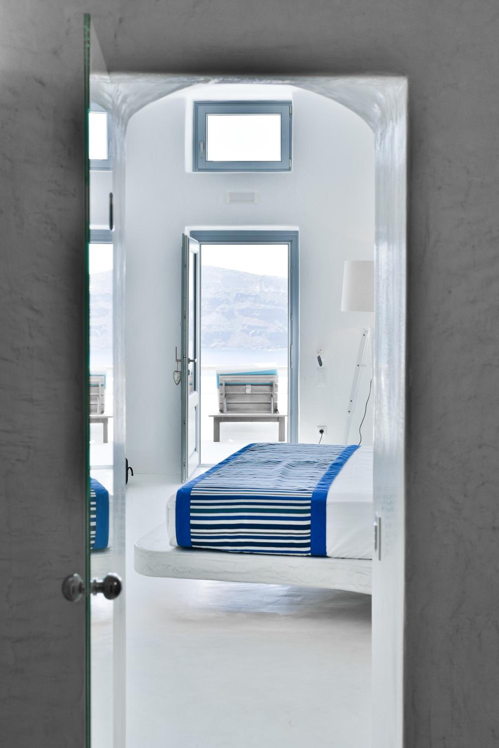 Oia Vacations - Maregio Suites - Property Image 7