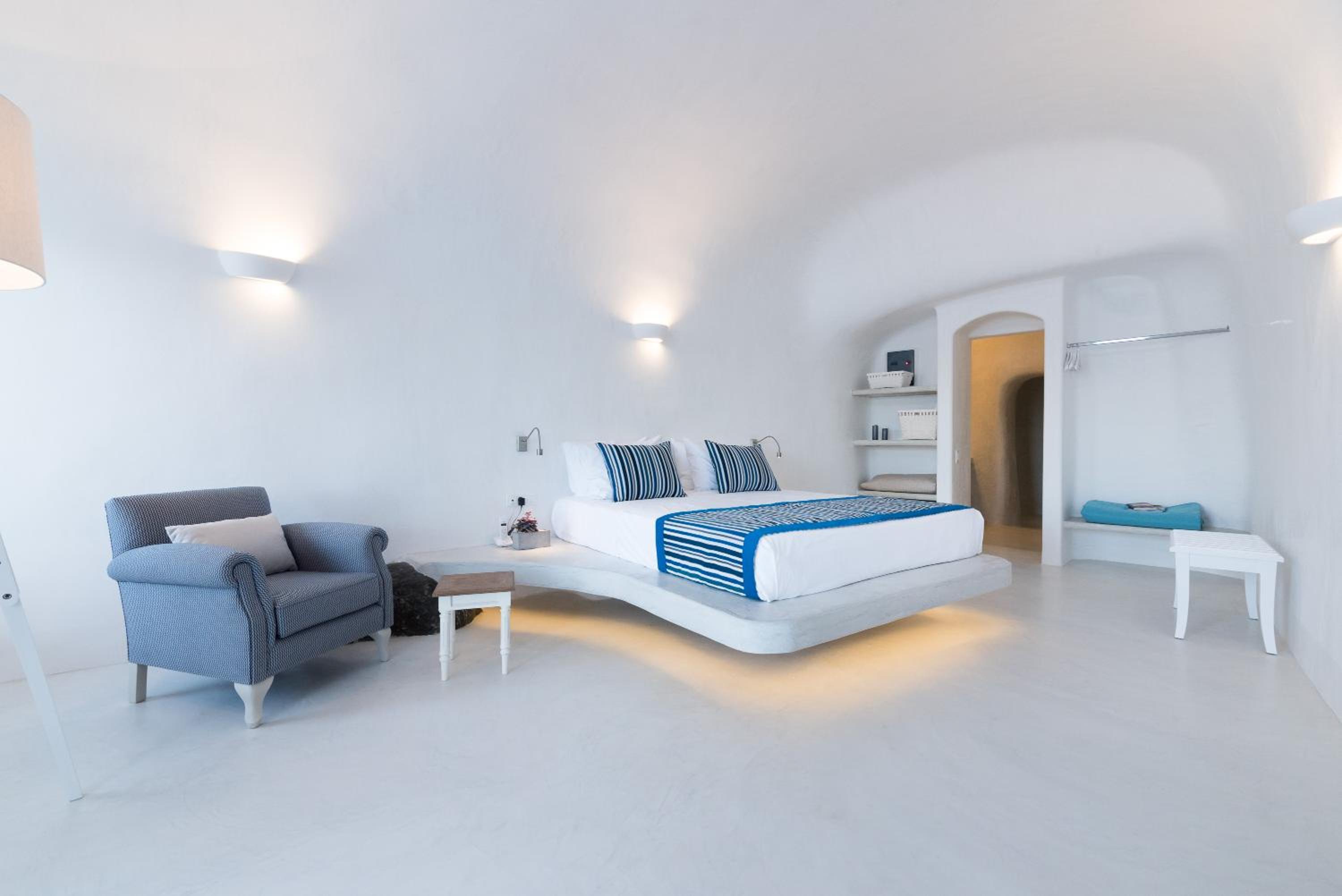 Oia Vacations - Maregio Suites - Property Image 8